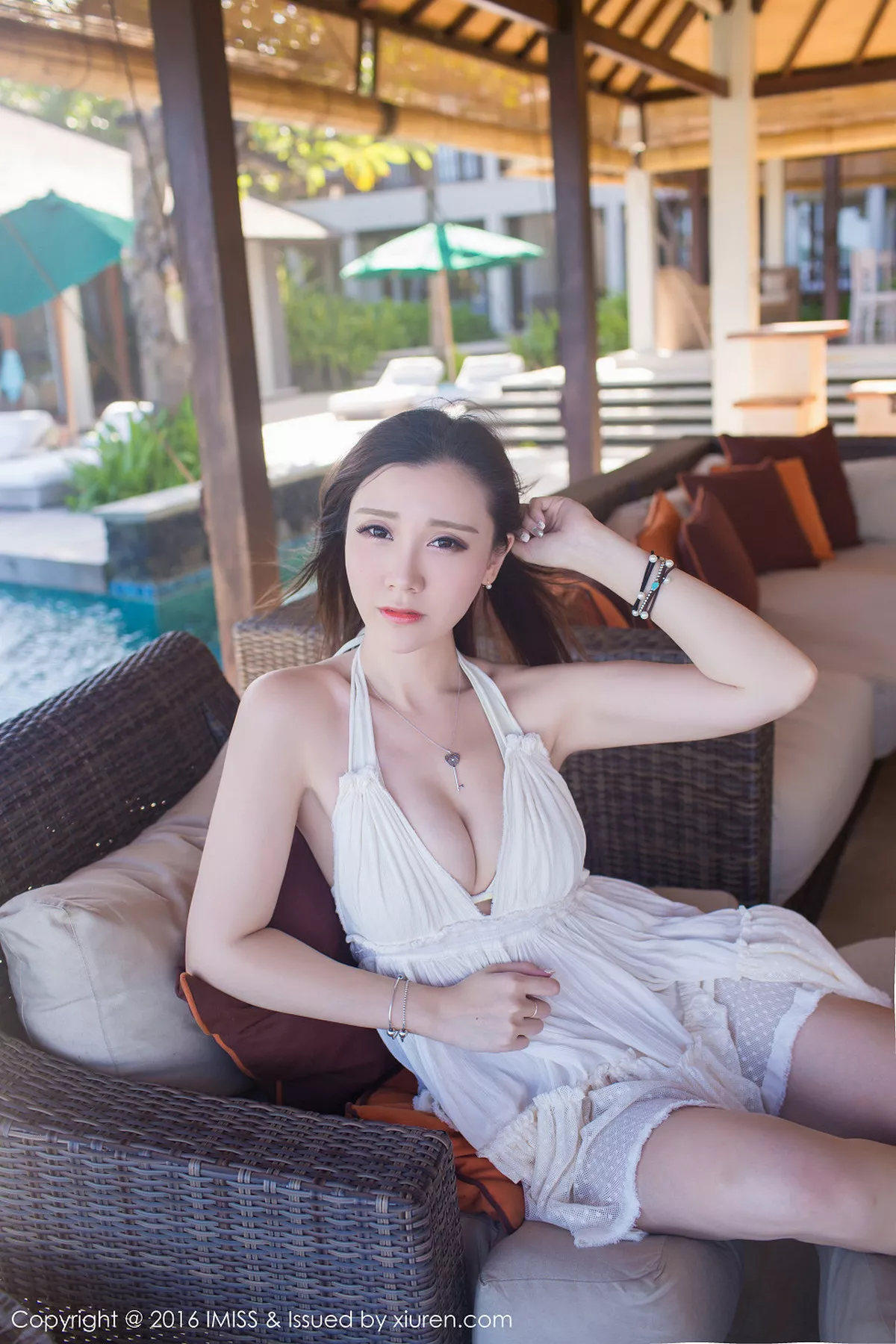 秀人集.com_[IMISS爱蜜社]Vol.102_气质女神淼淼萌萌哒巴厘岛旅拍清纯白纱长裙清新写真49P