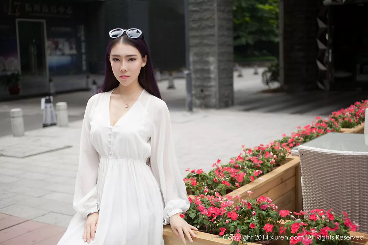 秀人集.com_[XiuRen秀人网]No.131_嫩模梦娜Vanessa白色连身睡裙大尺度真空美胸诱惑写真58P