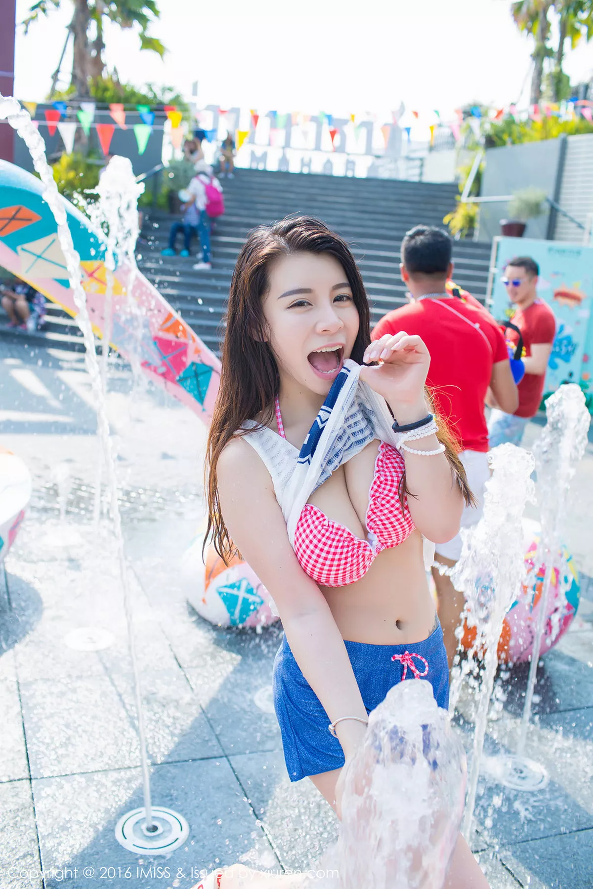 秀人集.com_[IMISS爱蜜社]Vol.126_嫩模vetiver嘉宝贝儿夏日清凉街拍脱上衣秀豪乳写真40P