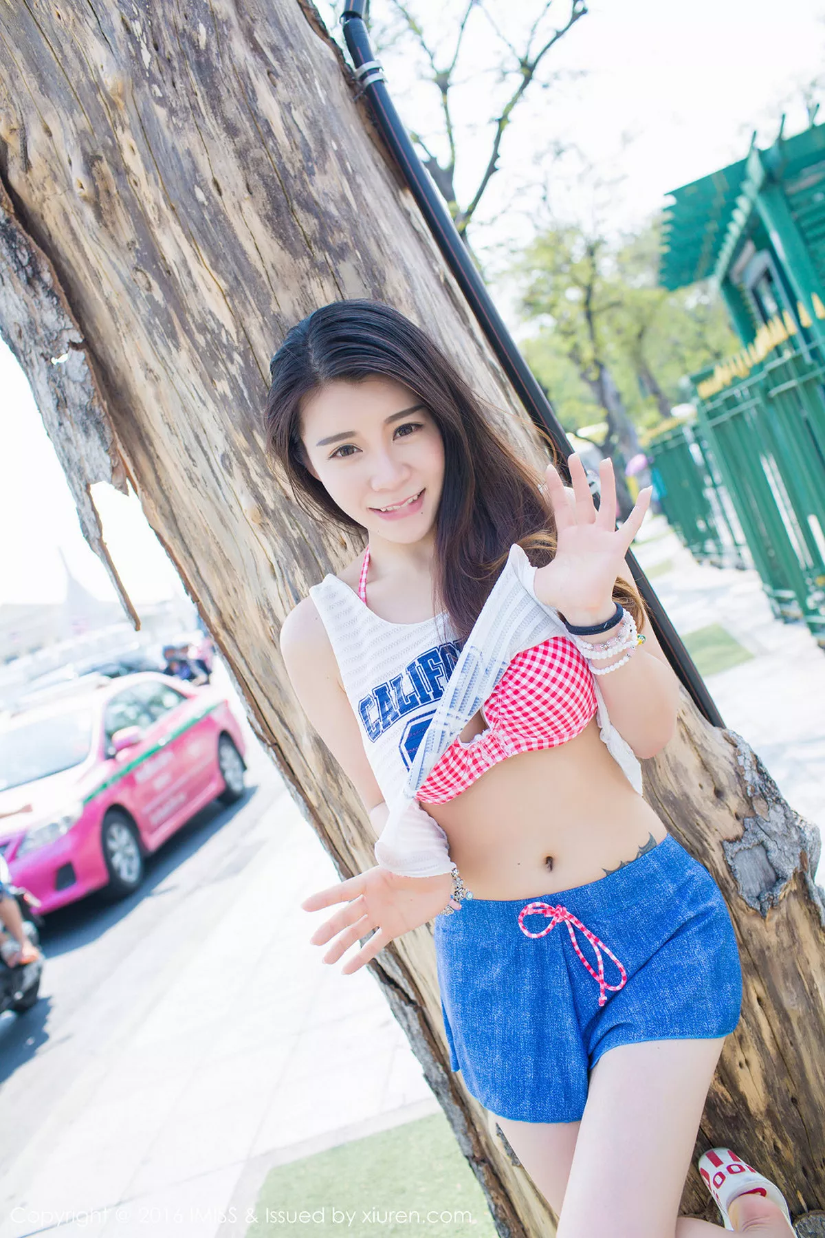 秀人集.com_[IMISS爱蜜社]Vol.126_嫩模vetiver嘉宝贝儿夏日清凉街拍脱上衣秀豪乳写真40P