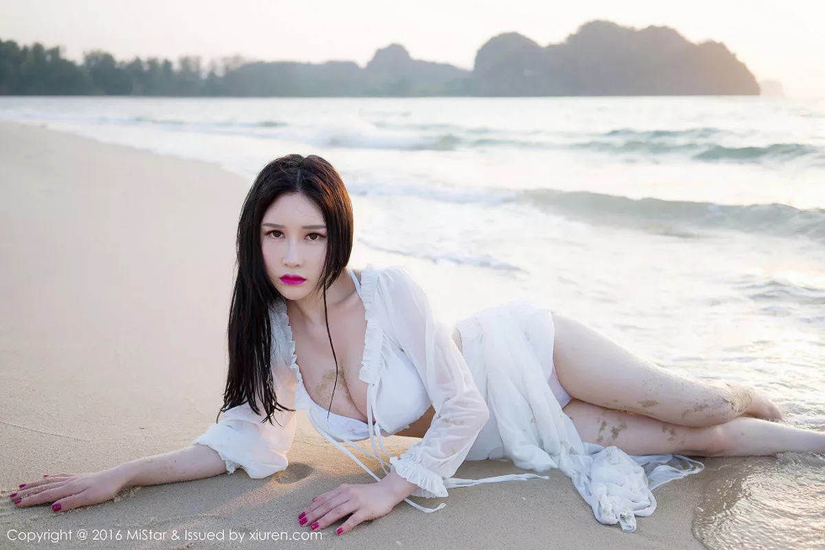 秀人集.com_[MiStar魅妍社]Vol.106_于姬Una兰卡威旅拍海边沙滩白色薄纱裙秀豪乳写真50P