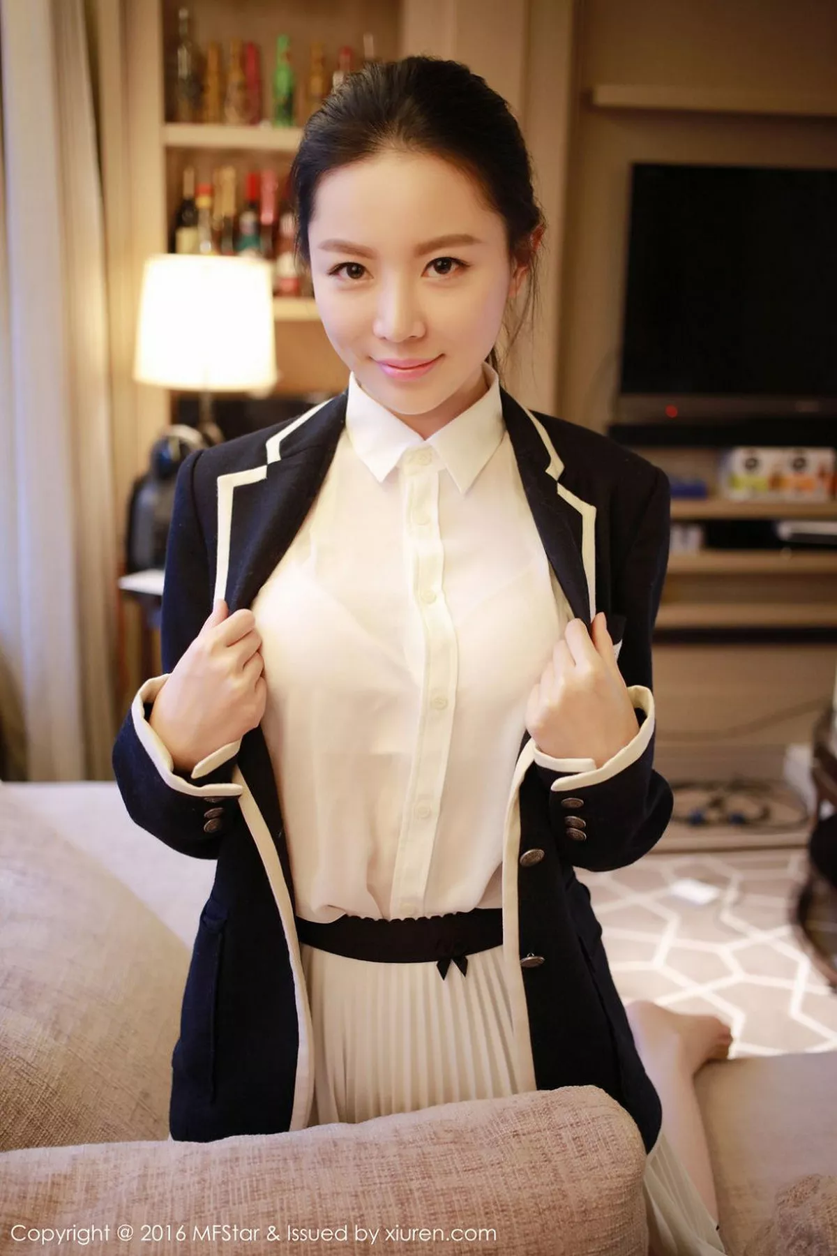 秀人集.com_[MFStar模范学院]Vol.076_嫩模慕羽茜居家制服展成熟女人韵味性感内衣迷人写真52P