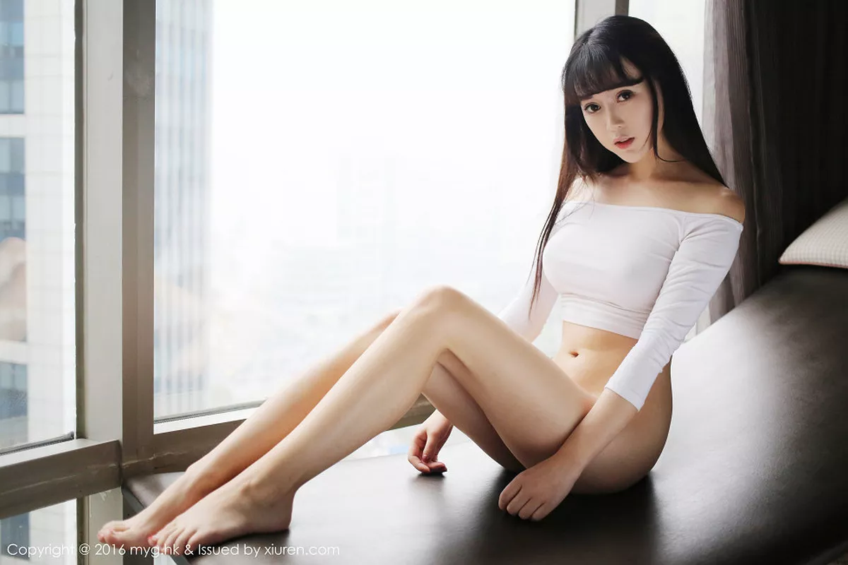 秀人集.com_[MyGirl美媛馆]Vol.197_嫩模赵小米Kitty白色上衣半撩秀美胸粉红内裤性感写真65P