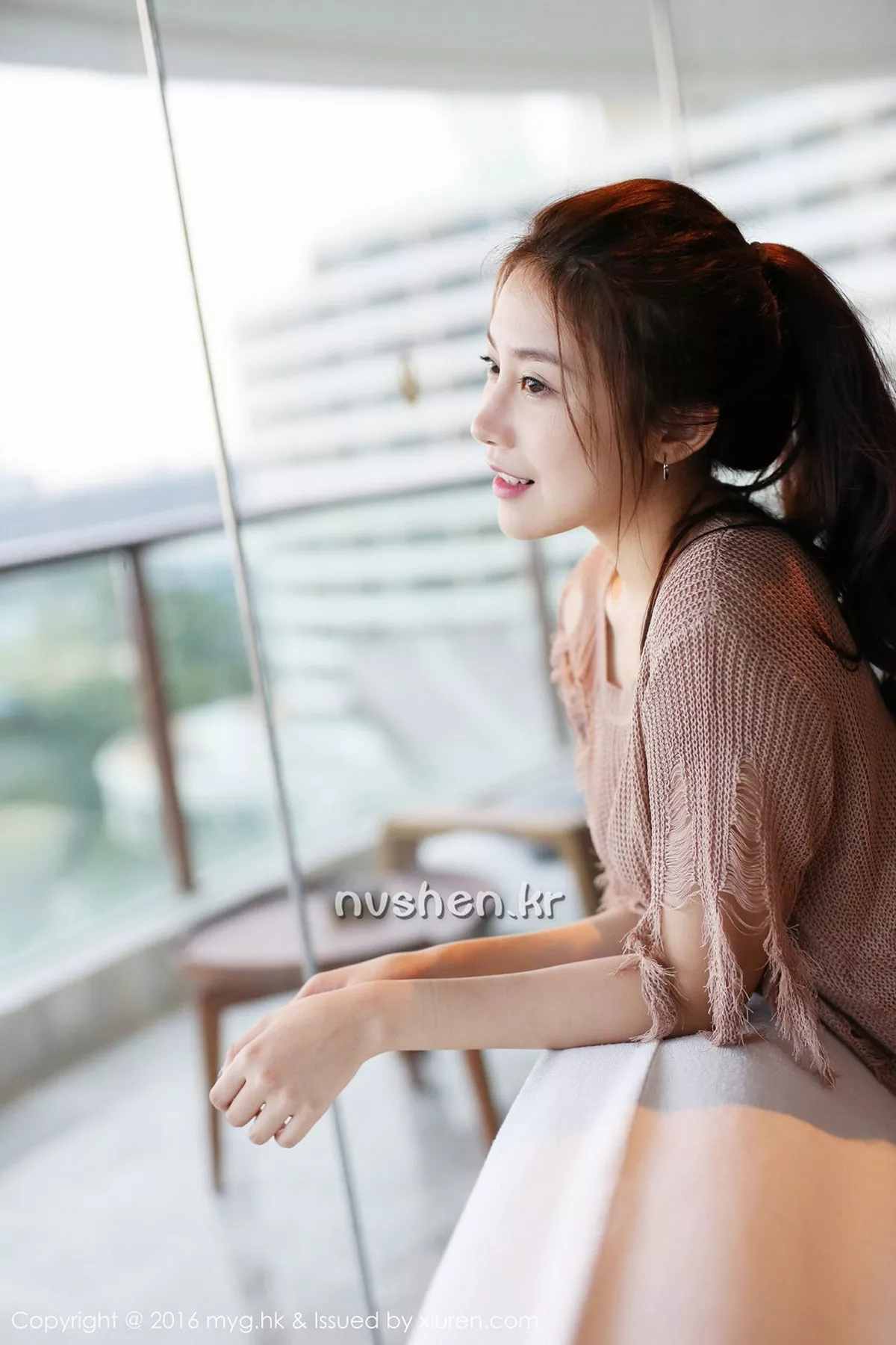 秀人集.com_[MyGirl美媛馆]Vol.233_嫩模许诺Sabrina居家私房护士装白色丝袜性感美腿写真64P