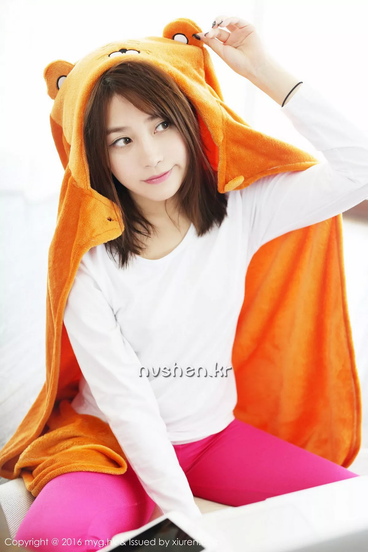 秀人集.com_[MyGirl美媛馆]Vol.233_嫩模许诺Sabrina居家私房护士装白色丝袜性感美腿写真64P