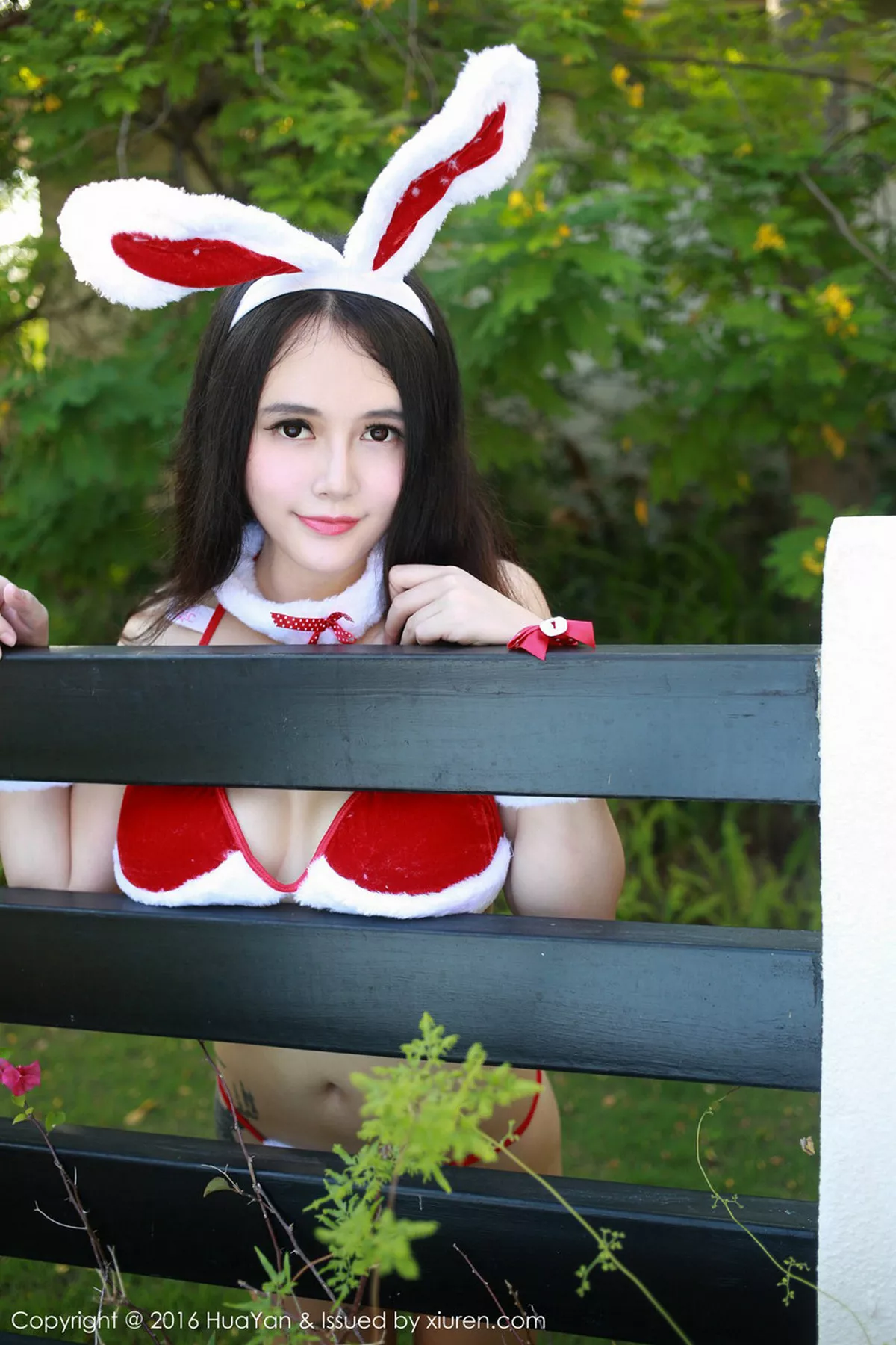 秀人集.com_[HuaYan花の颜]Vol.017_嫩模李雪婷Anna三亚旅拍红色圣诞装系列+和服系列写真43P