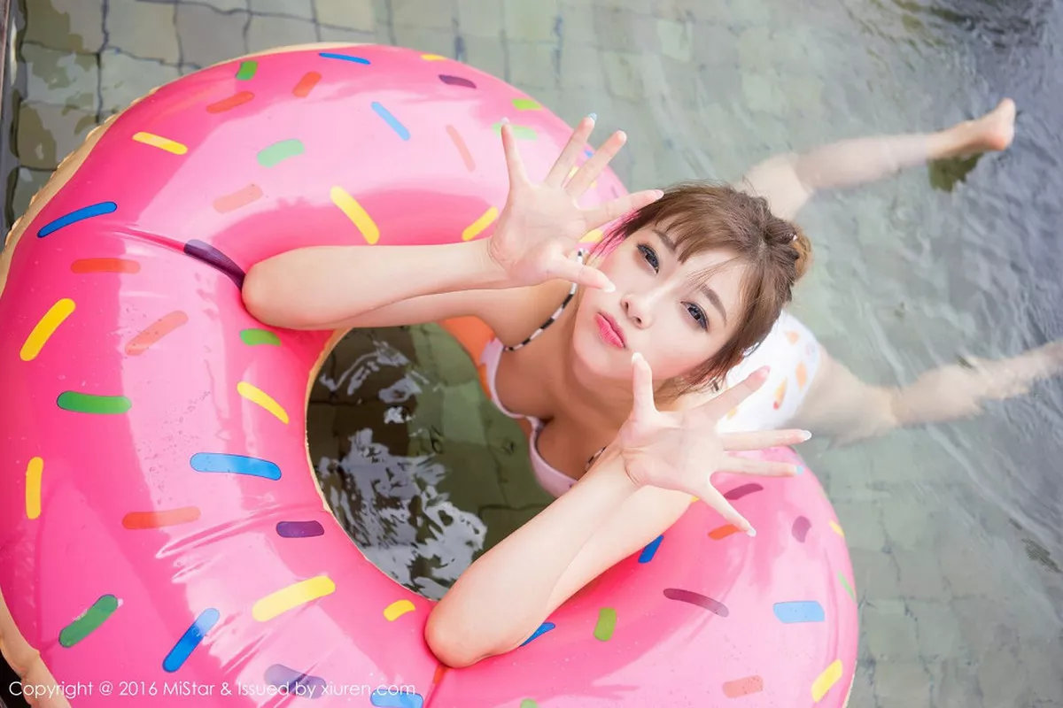 秀人集.com_[MiStar魅妍社]Vol.142_嫩模Sugar小甜心CC苏梅岛旅拍白衬衣黑裙下黑丝美腿性感写真50P