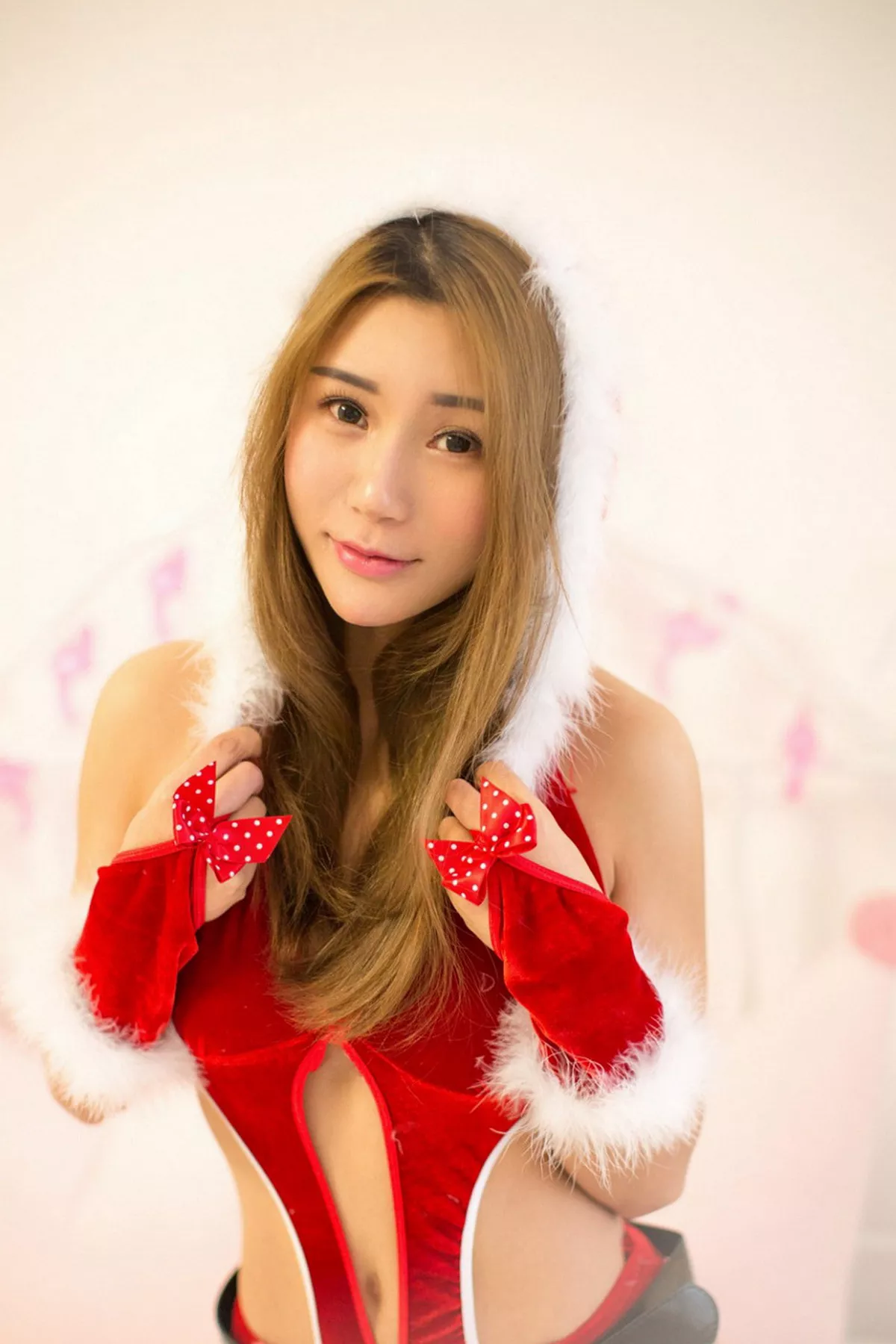 秀人集.com_[YouMi尤蜜荟]Vol.001_嫩模宋梓诺Bee红色吊带连体内衣红丝渔网极致性感写真49P