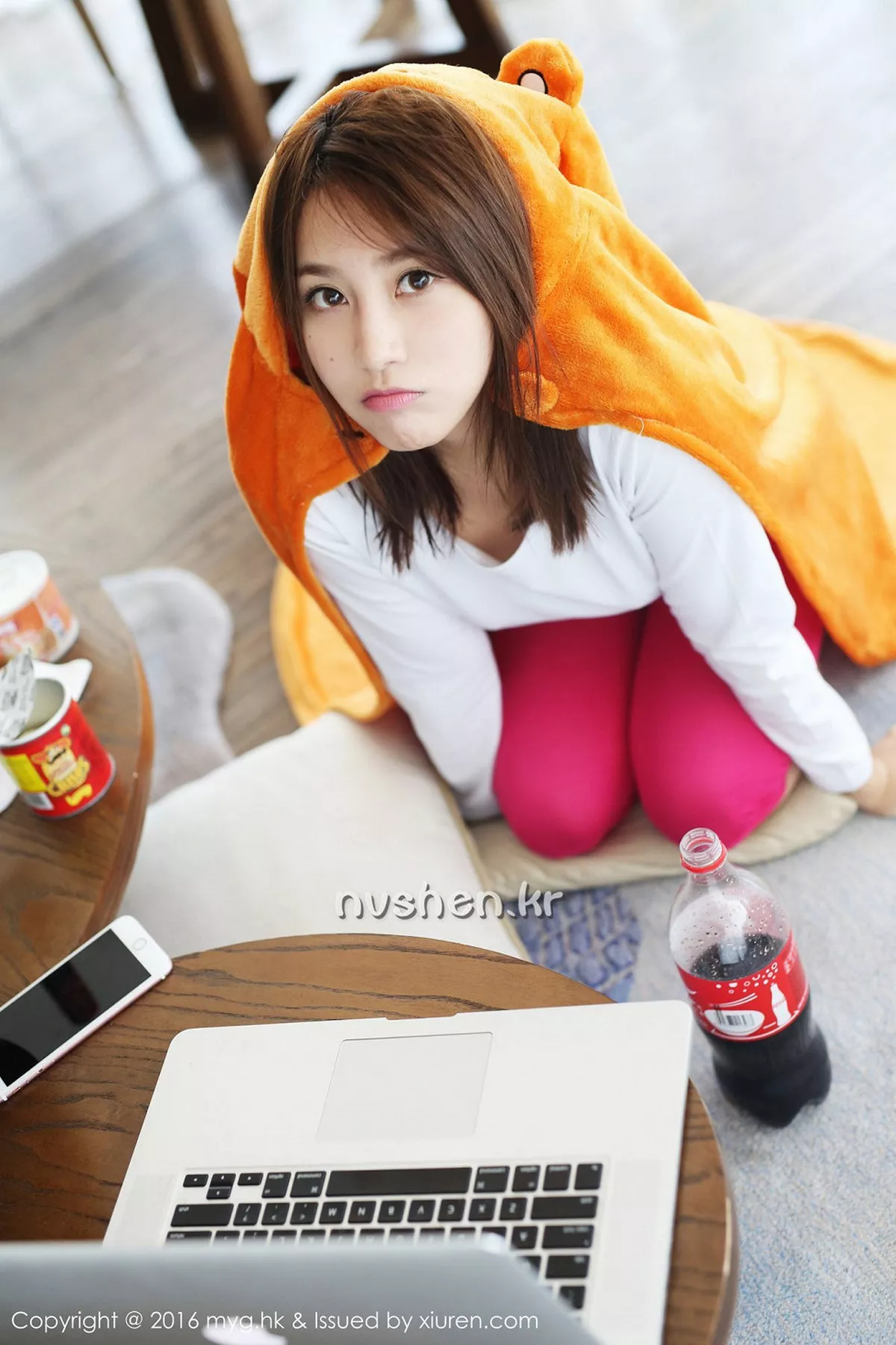 秀人集.com_[MyGirl美媛馆]Vol.233_嫩模许诺Sabrina居家私房护士装白色丝袜性感美腿写真64P