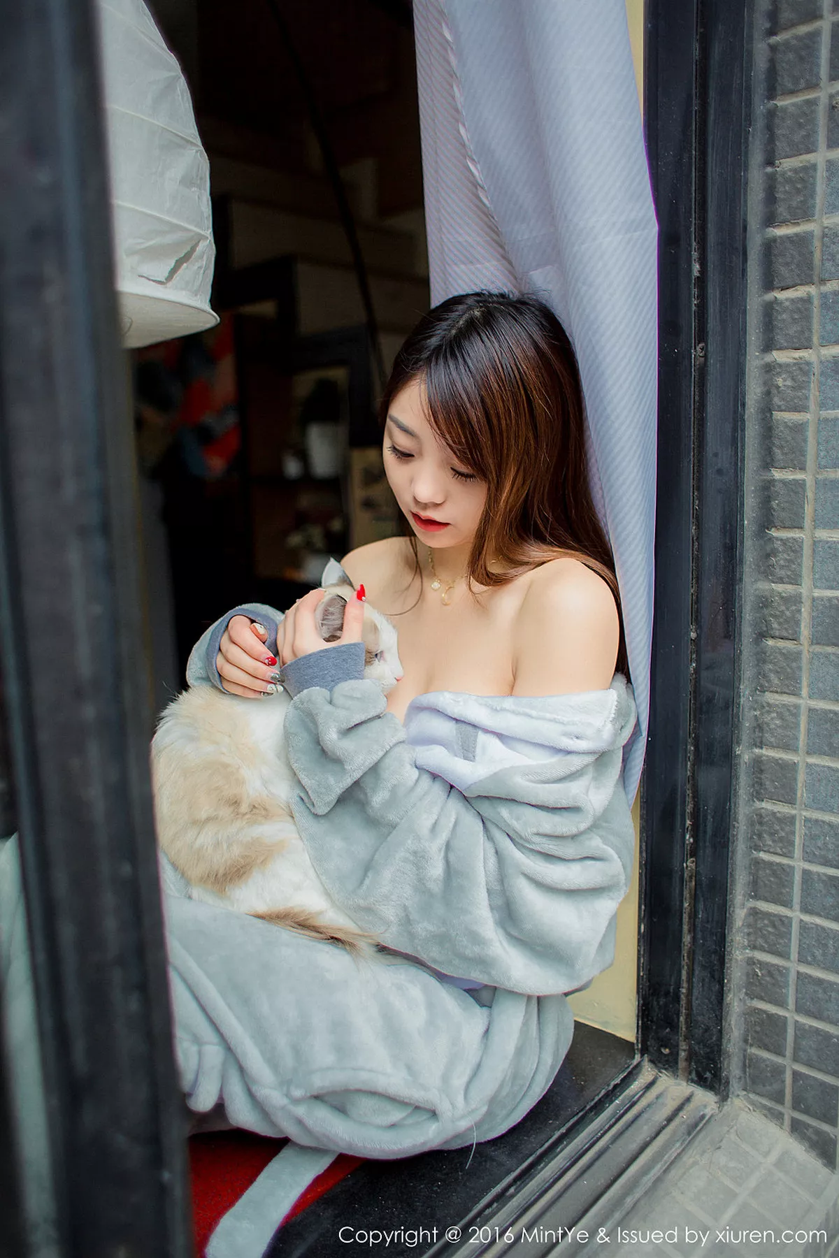 秀人集.com_[MintYe薄荷叶]Vol.002_小仙女佘贝拉bella居家私房半截内衣秀美乳性感写真50P