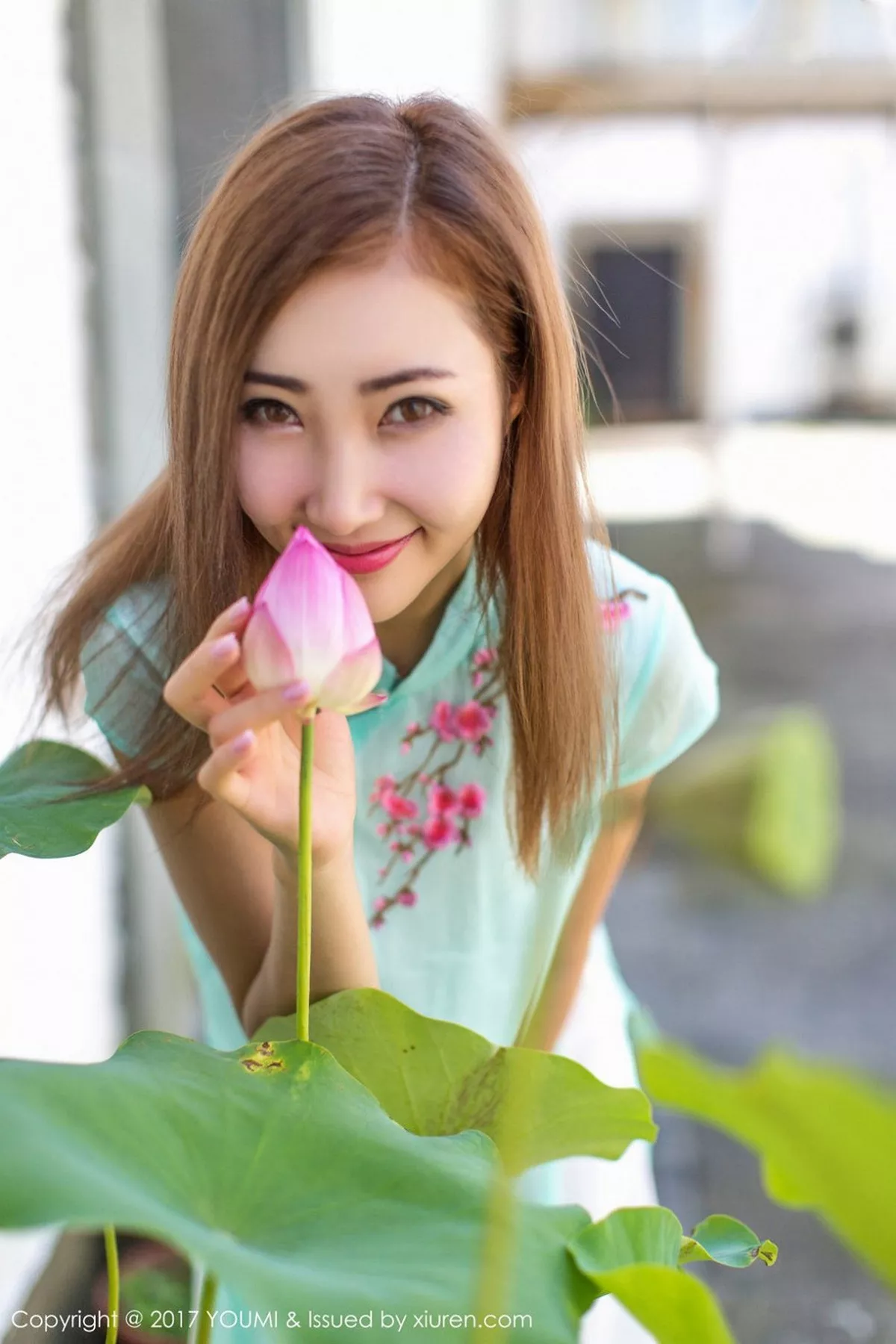 秀人集.com_[YouMi尤蜜荟]Vol.005_尤物嫩模Yumi尤美居家私房内衣系列+户外小清新性感写真46P