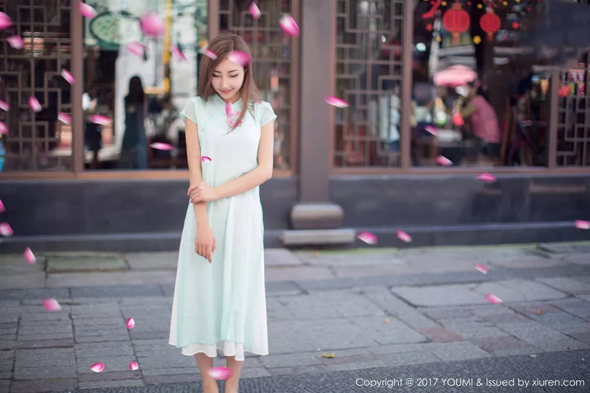 秀人集.com_[YouMi尤蜜荟]Vol.005_尤物嫩模Yumi尤美居家私房内衣系列+户外小清新性感写真46P