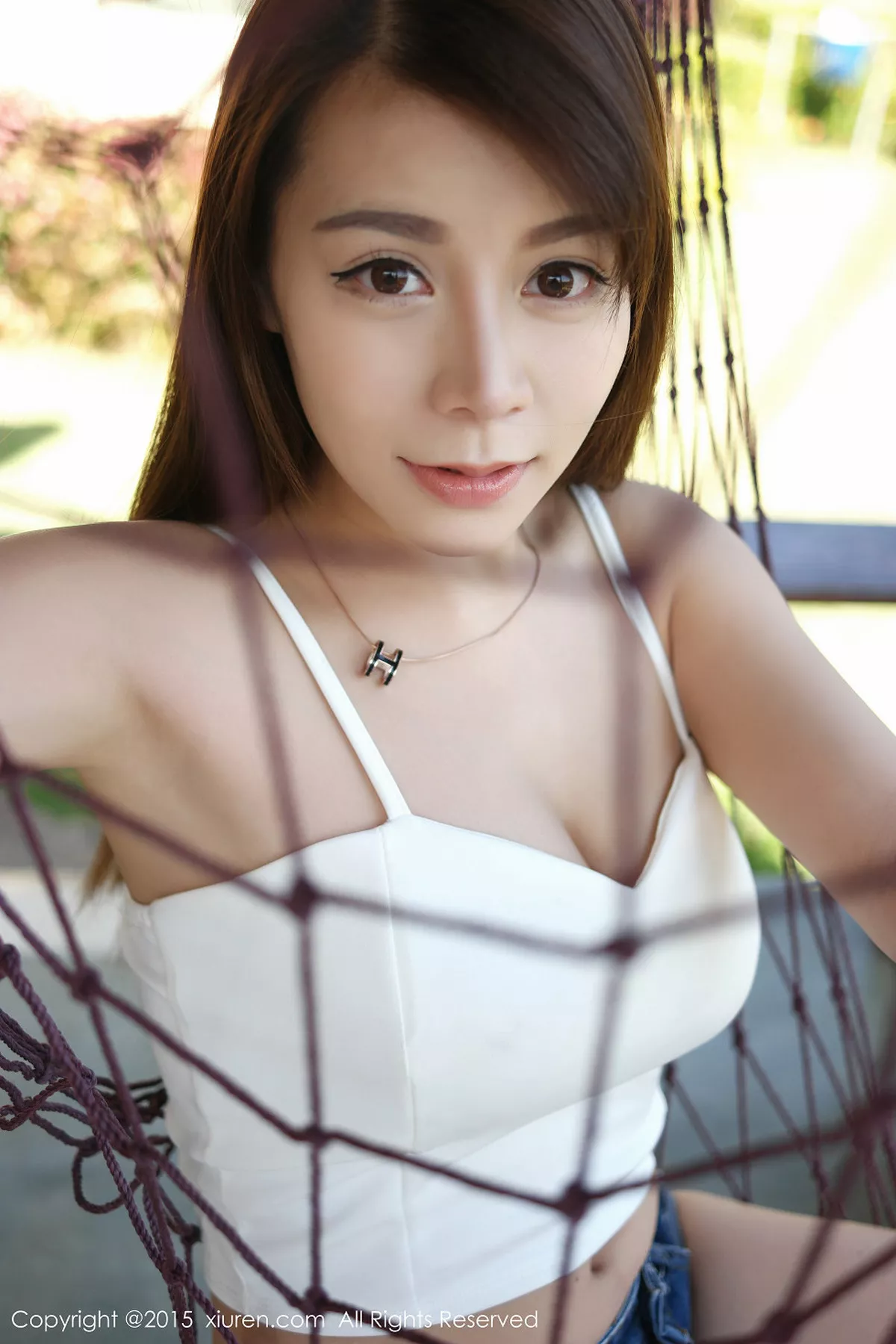 秀人集.com_[XiuRen秀人网]No.292_大胸嫩模vetiver嘉宝贝儿牛仔短裤白色上衣性感写真50P