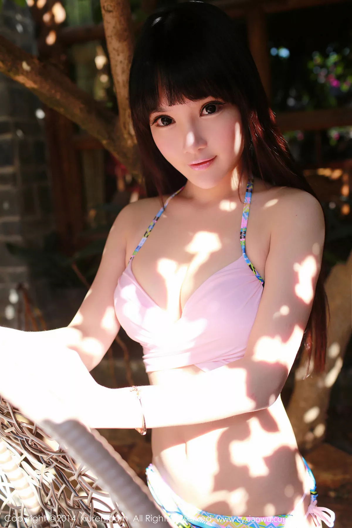 秀人集.com_[XiuRen秀人网]No.239_嫩模妮儿Bluelabel粉红肚兜+性感丁字裤系列诱惑写真35P