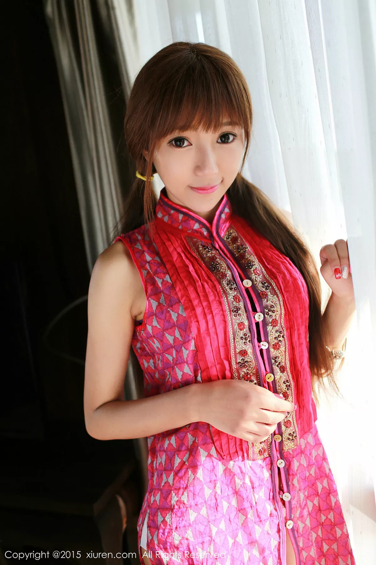 秀人集.com_[XiuRen秀人网]No.304_美胸女王馨瑶yanni连身短裙深V秀迷人美胸性感写真52P