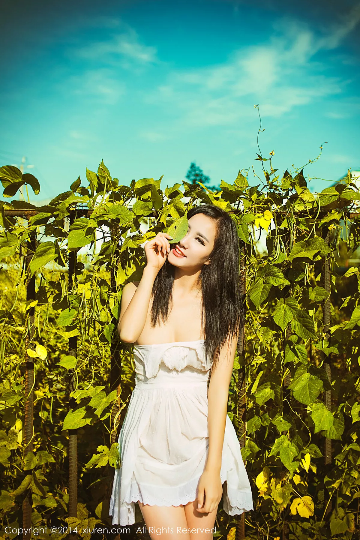 秀人集.com_[XiuRen秀人网]No.226_邻家美女刘薇拉户外花丛中性感内衣秀完美身材写真50P