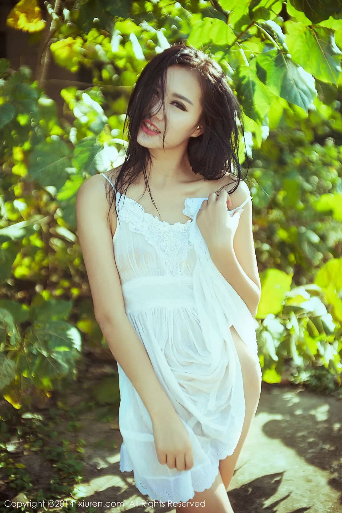 秀人集.com_[XiuRen秀人网]No.226_邻家美女刘薇拉户外花丛中性感内衣秀完美身材写真50P