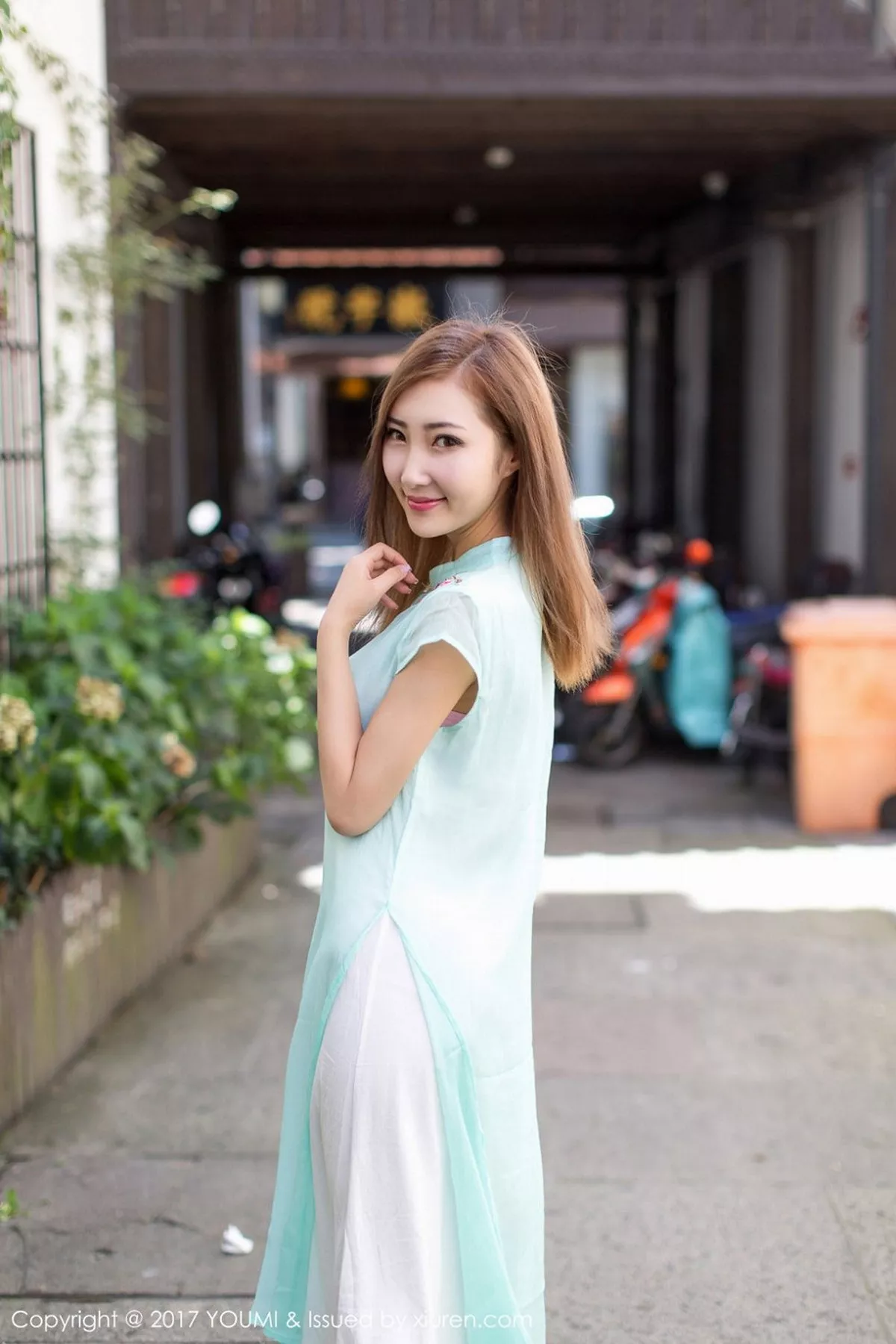 秀人集.com_[YouMi尤蜜荟]Vol.005_尤物嫩模Yumi尤美居家私房内衣系列+户外小清新性感写真46P