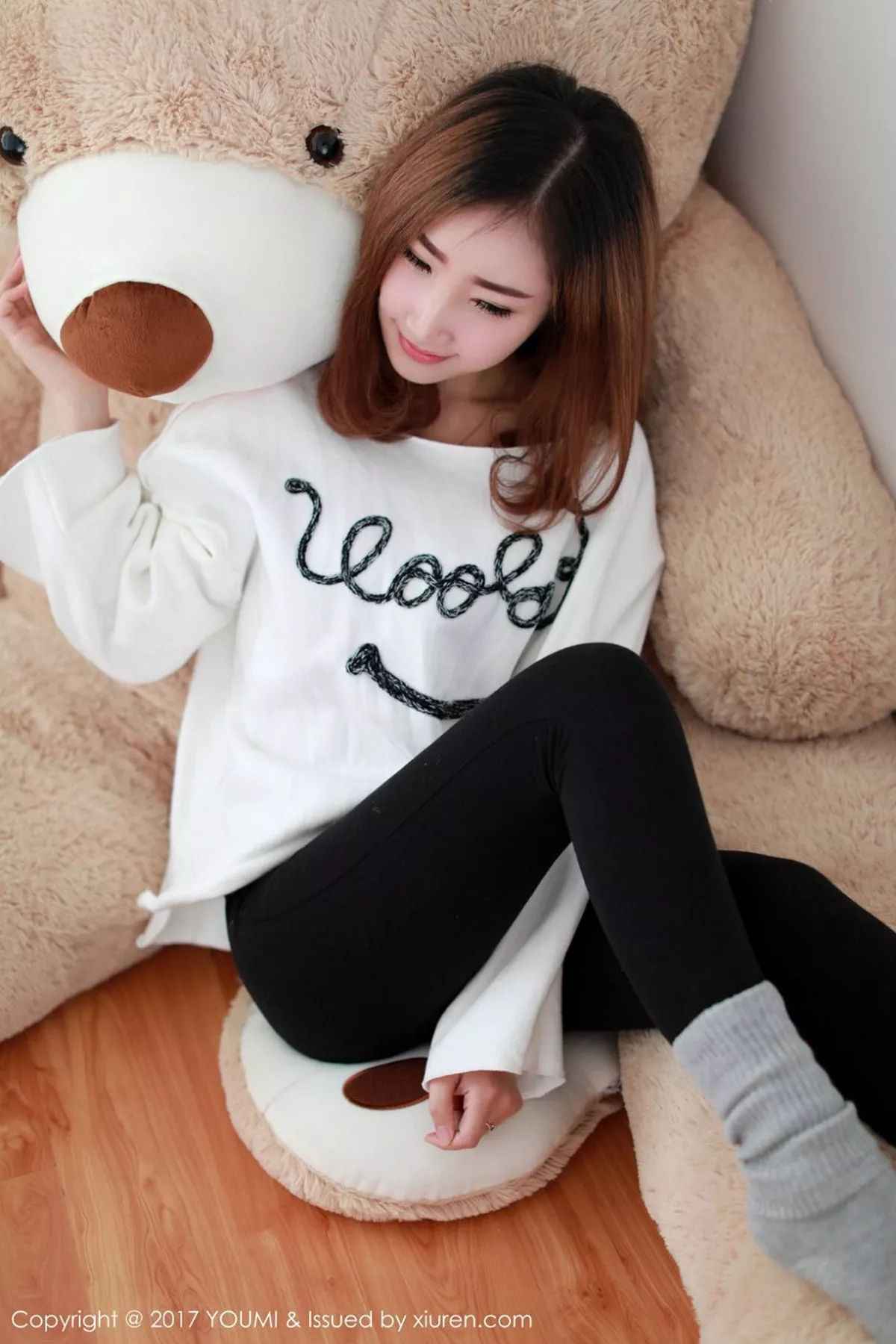 秀人集.com_[YouMi尤蜜荟]Vol.005_尤物嫩模Yumi尤美居家私房内衣系列+户外小清新性感写真46P