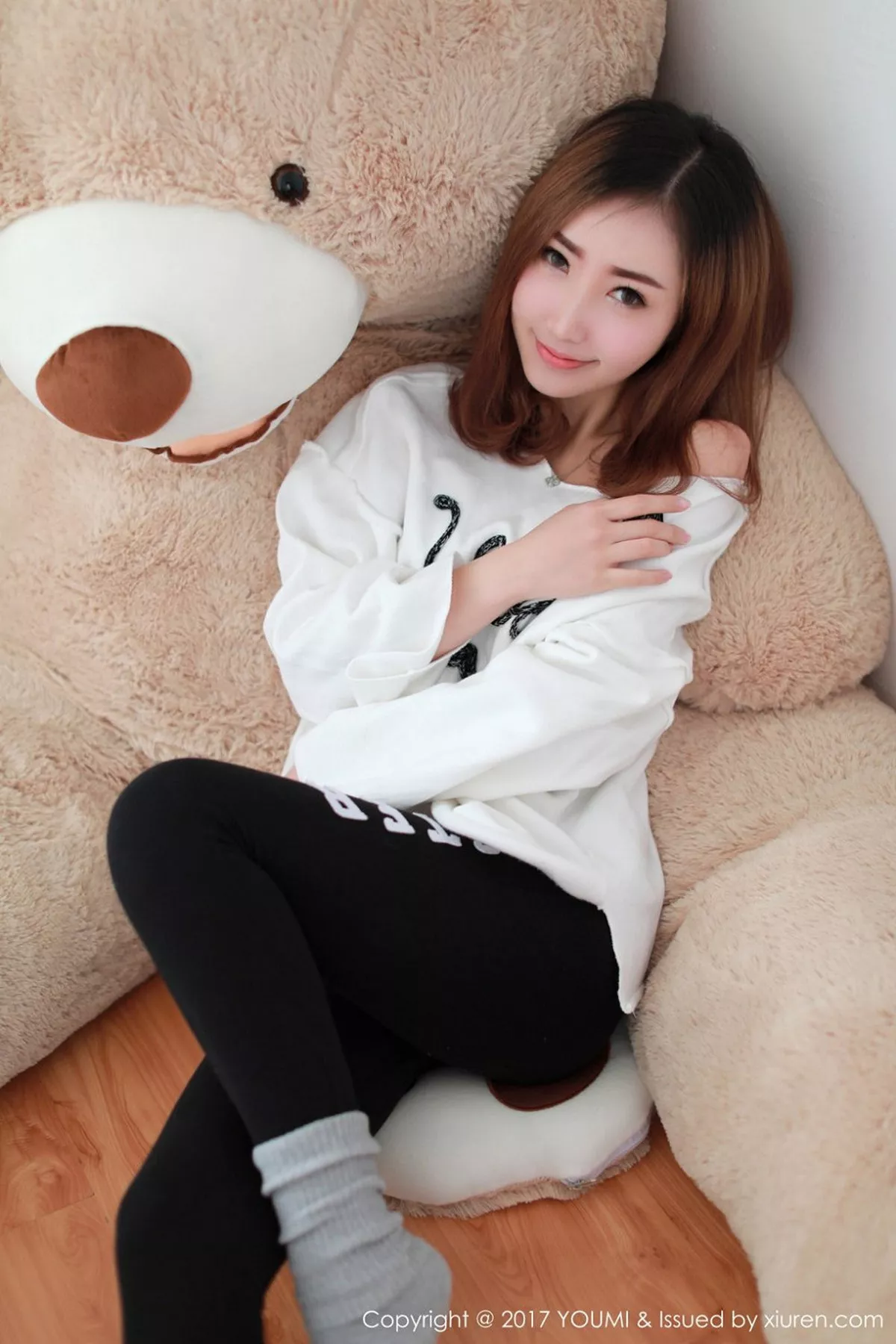 秀人集.com_[YouMi尤蜜荟]Vol.005_尤物嫩模Yumi尤美居家私房内衣系列+户外小清新性感写真46P