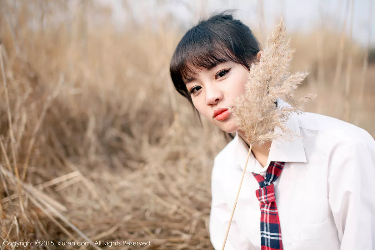 秀人集.com_[XiuRen秀人网]No.318_邻家女孩七米baby户外红色格子裙清新学生装迷人写真112P