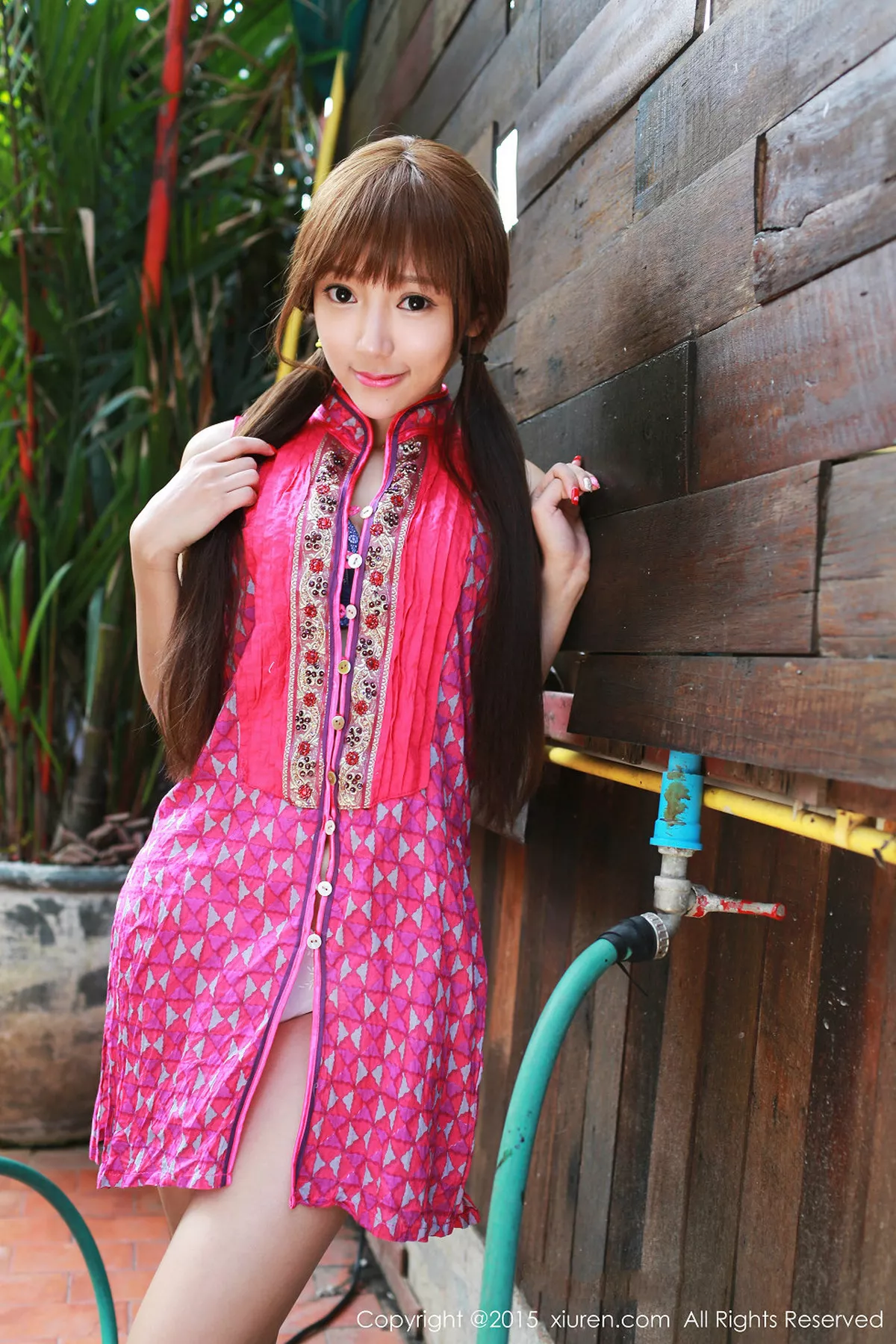 秀人集.com_[XiuRen秀人网]No.304_美胸女王馨瑶yanni连身短裙深V秀迷人美胸性感写真52P