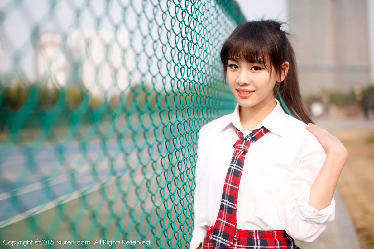 秀人集.com_[XiuRen秀人网]No.318_邻家女孩七米baby户外红色格子裙清新学生装迷人写真112P