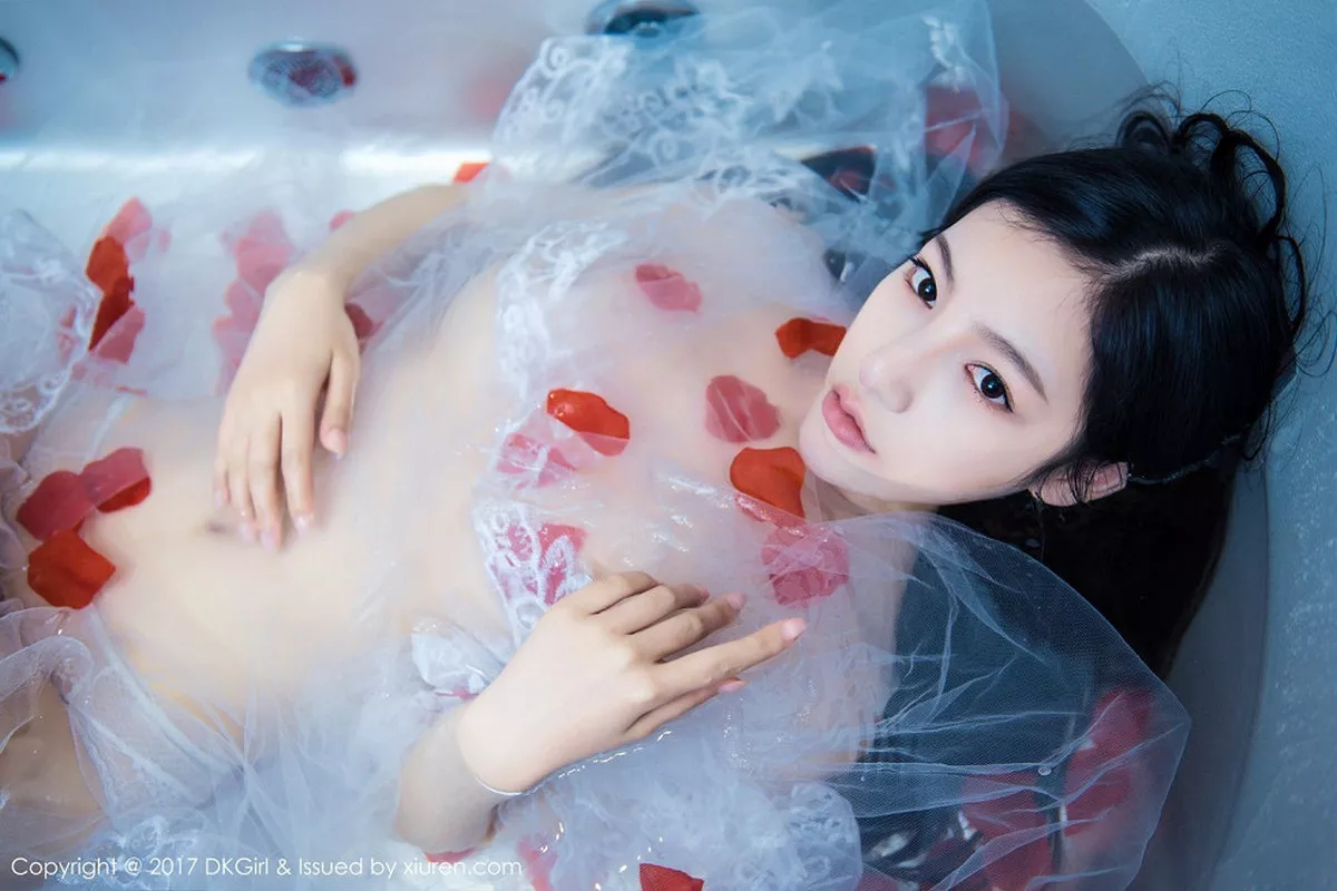 秀人集.com_[DKGirl御女郎]Vol.009_嫩模UU阿文居家大尺度浴缸里湿身透视秀诱人胴体诱惑写真51P