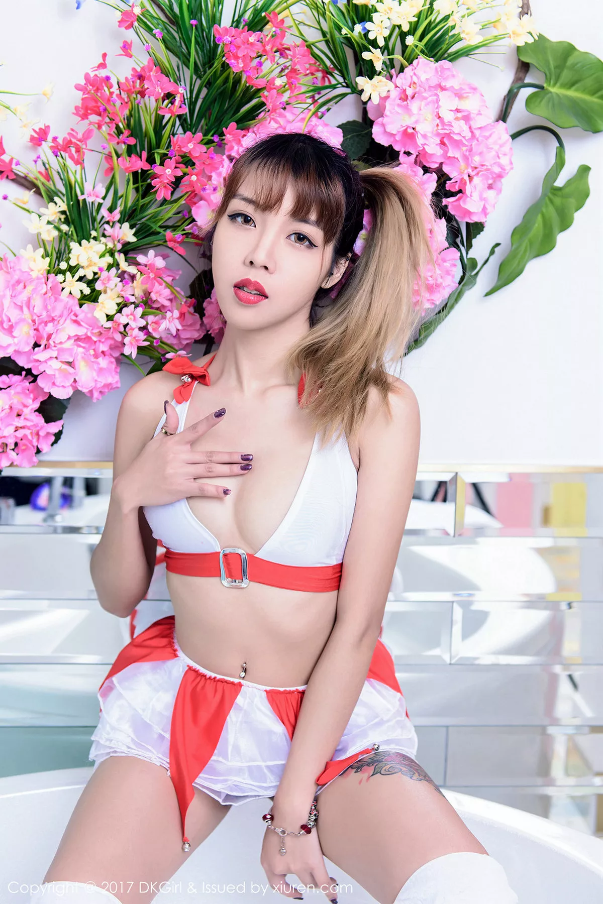 秀人集.com_[DKGirl御女郎]Vol.008_嫩模Meow喵喵哒性感内衣系列+浴缸里泡泡遮点诱惑写真50P