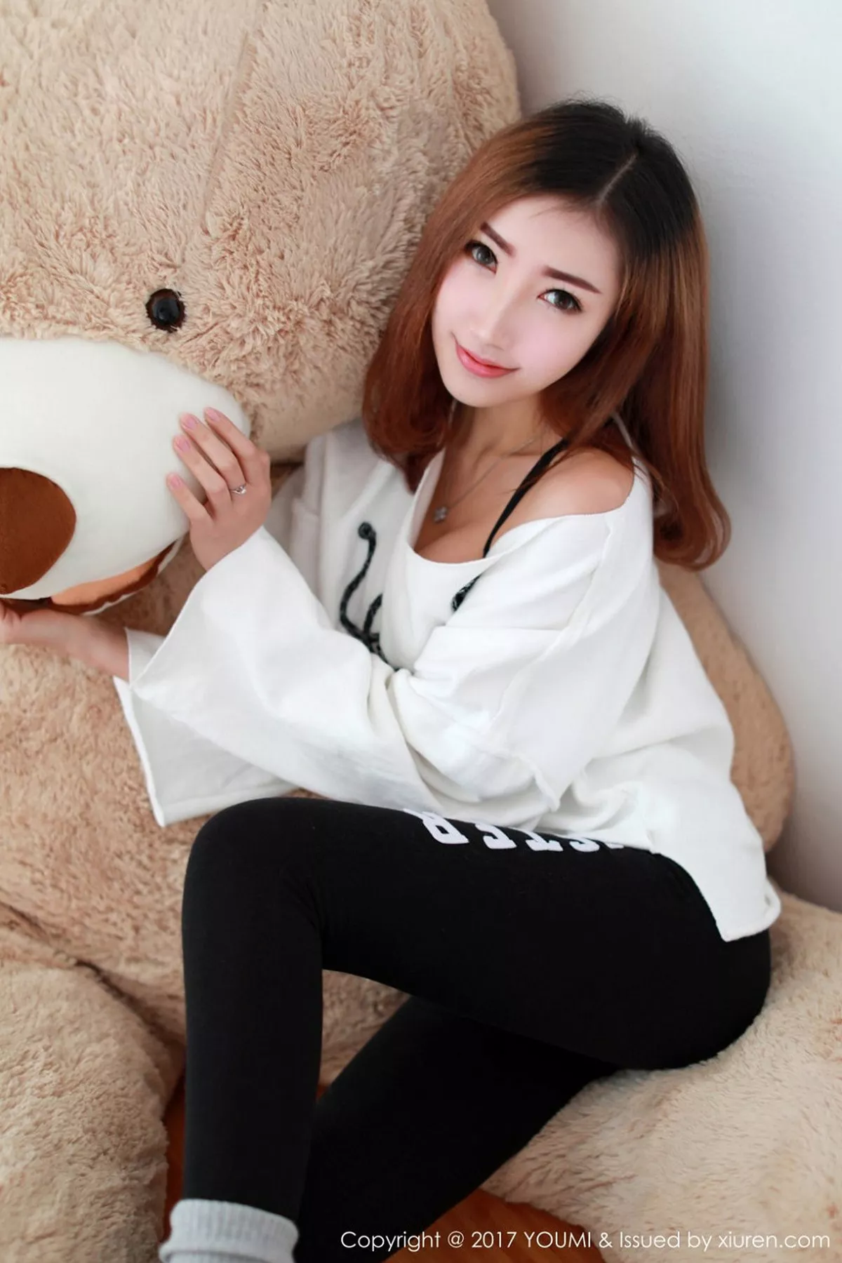 秀人集.com_[YouMi尤蜜荟]Vol.005_尤物嫩模Yumi尤美居家私房内衣系列+户外小清新性感写真46P