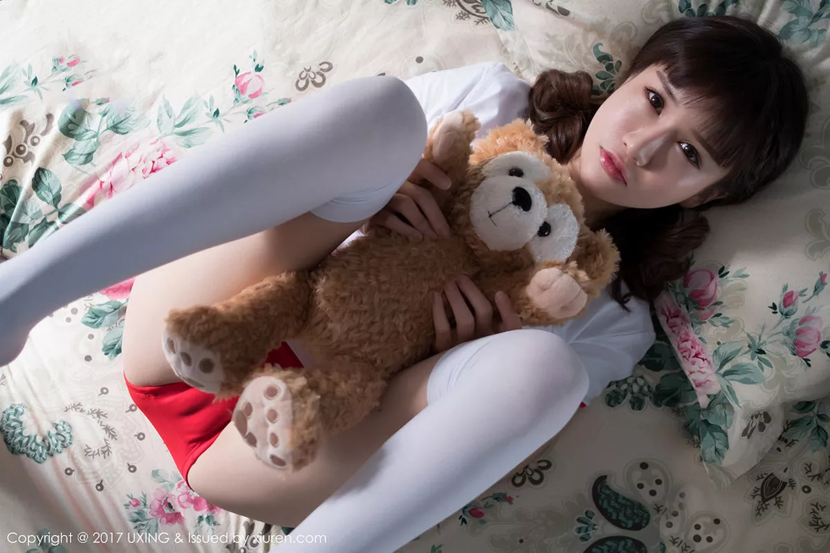 秀人集.com_[UXING优星馆]Vol.040_嫩模K8傲娇萌萌Vivian居家大床上体操服可爱萌动写真60P