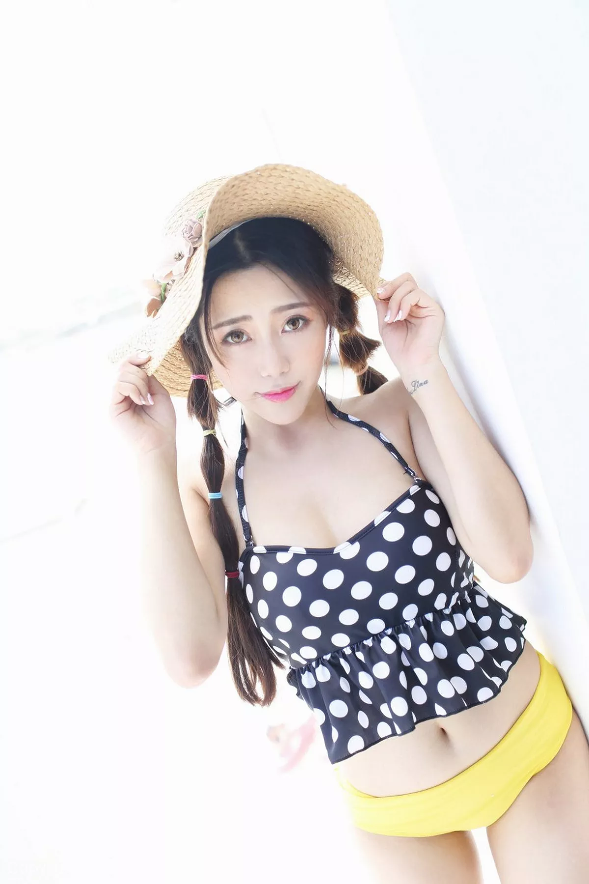 秀人集.com_[IMISS爱蜜社]Vol.152_嫩模兜豆靓Youlina长滩旅拍居家性感内衣秀完美身材写真53P