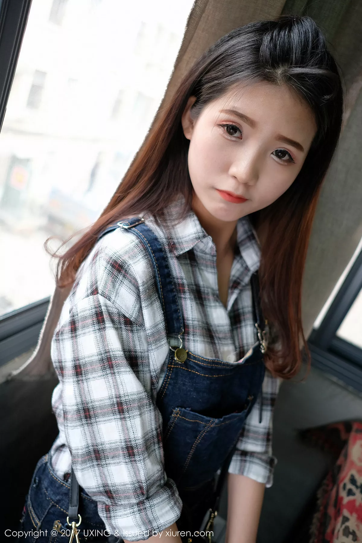 秀人集.com_[UXING优星馆]Vol.044_童颜巨乳嫩模可爱的小叶子脱牛仔衬衫秀完美曲线诱惑写真40P