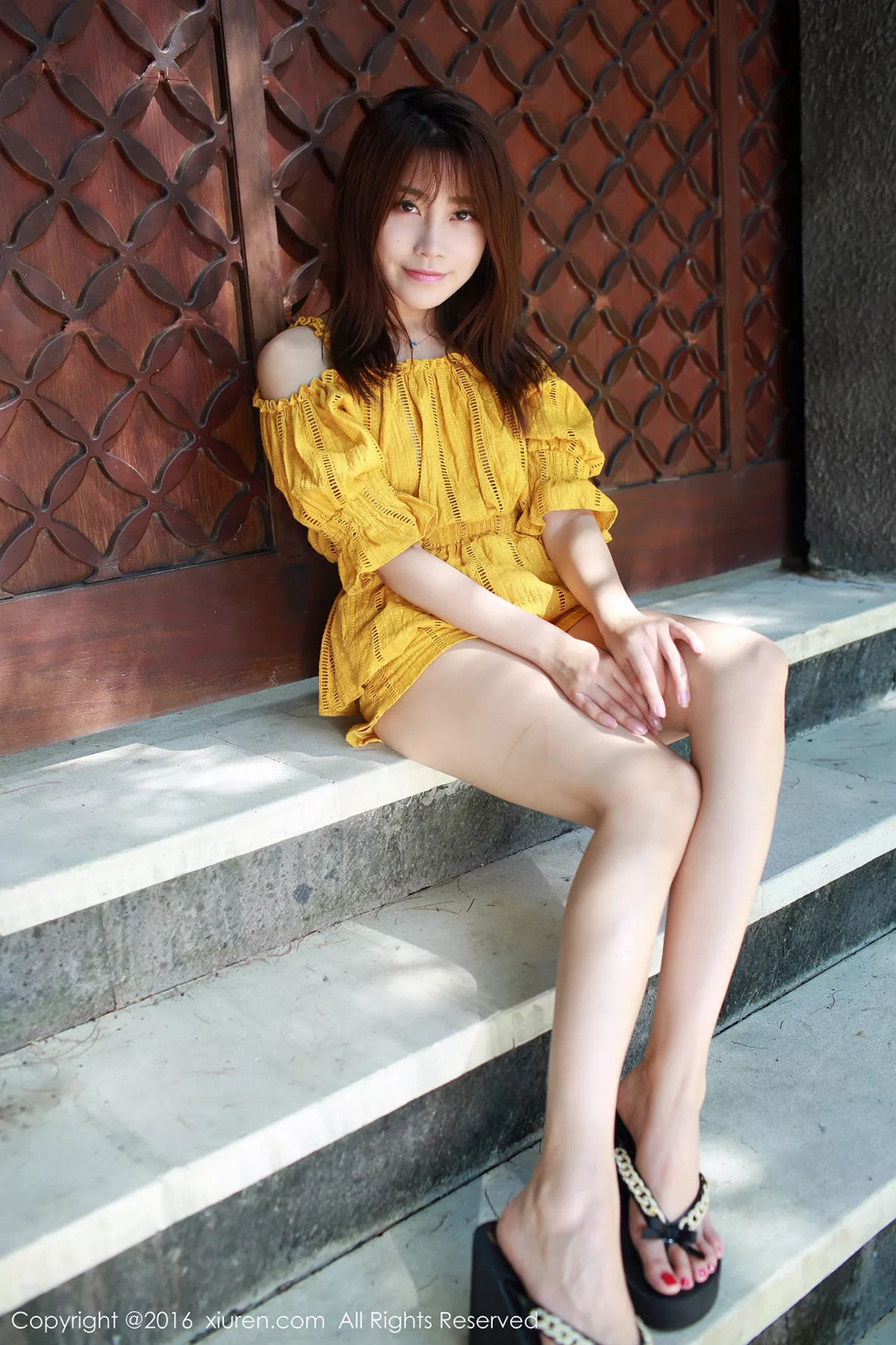 秀人集.com_[XiuRen秀人网]No.542_嫩模许诺Sabrina巴厘岛旅拍黄色短裤秀白嫩美腿性感写真47P