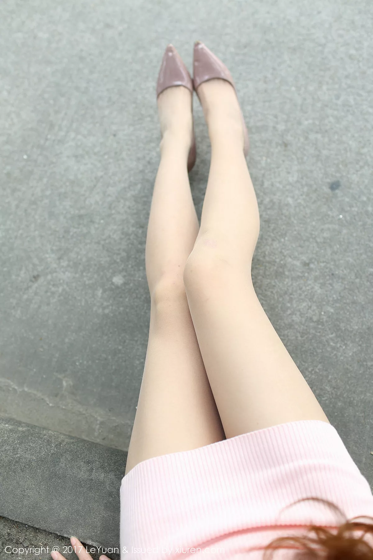 秀人集.com_[LeYuan星乐园]Vol.030_新人嫩模琪玲室外肉丝美腿玉足+黑丝美腿玉足诱惑写真96P