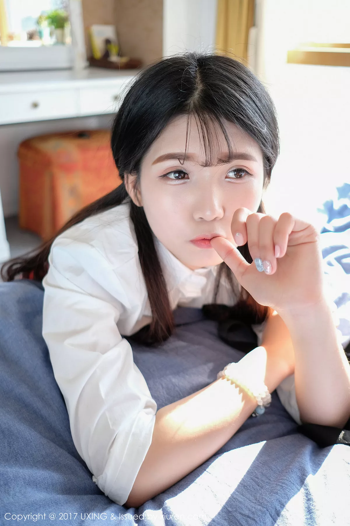 秀人集.com_[UXING优星馆]Vol.046_童颜巨乳妹子可爱的小叶子格子短裙学生装性感内衣写真50P