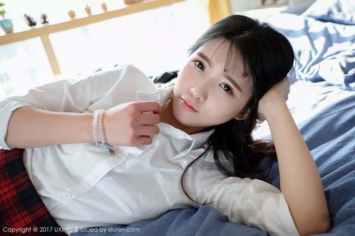 秀人集.com_[UXING优星馆]Vol.046_童颜巨乳妹子可爱的小叶子格子短裙学生装性感内衣写真50P