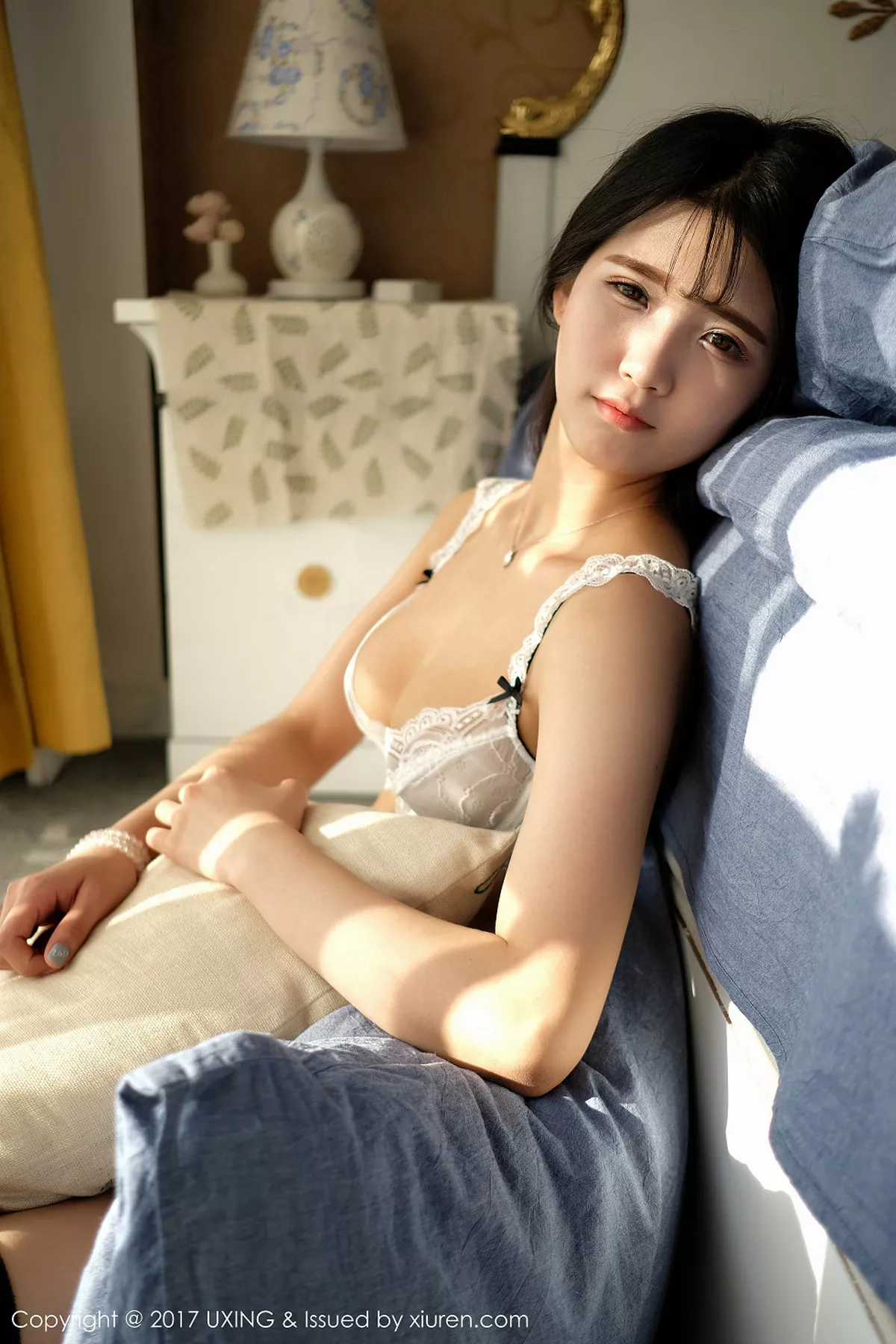 秀人集.com_[UXING优星馆]Vol.046_童颜巨乳妹子可爱的小叶子格子短裙学生装性感内衣写真50P