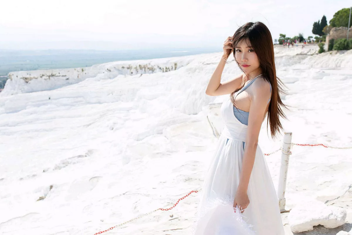 秀人集.com_[MiStar魅妍社]Vol.242_嫩模小熊猫Panda土耳其旅拍户外性感比基尼秀完美身材写真40P