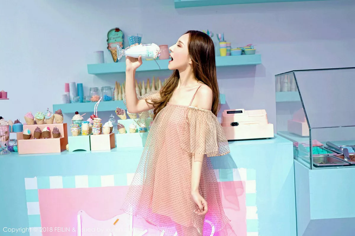 秀人集.com_[FeiLin嗲囡囡]Vol.170_嫩模柠柠_mika户外牛仔短裤+室内清新连身裙迷人写真43P