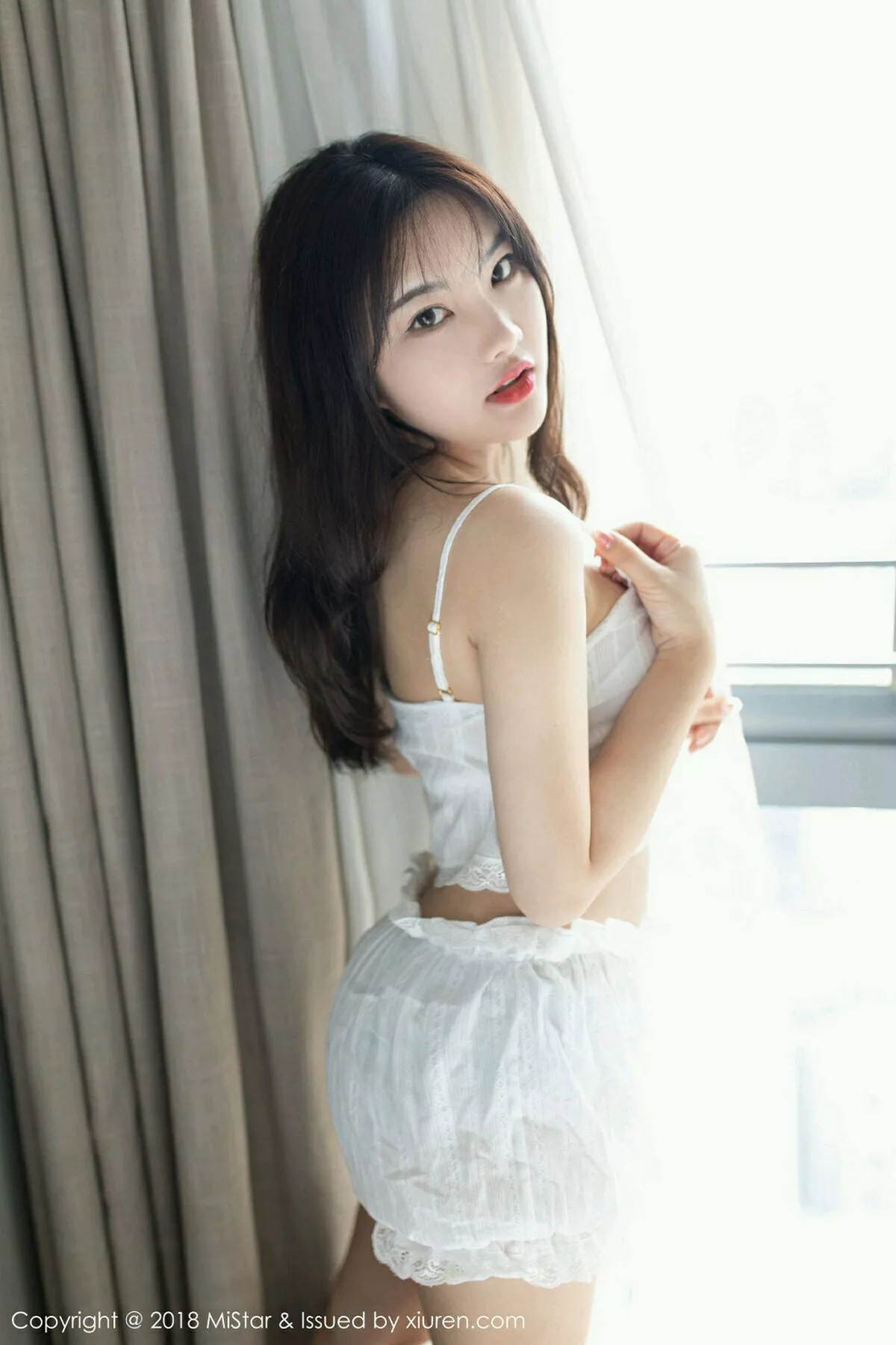 秀人集.com_[MiStar魅妍社]Vol.246_嫩模小仓鼠私房白色吊带裙+黑色情趣内衣完美爆乳诱惑写真32P