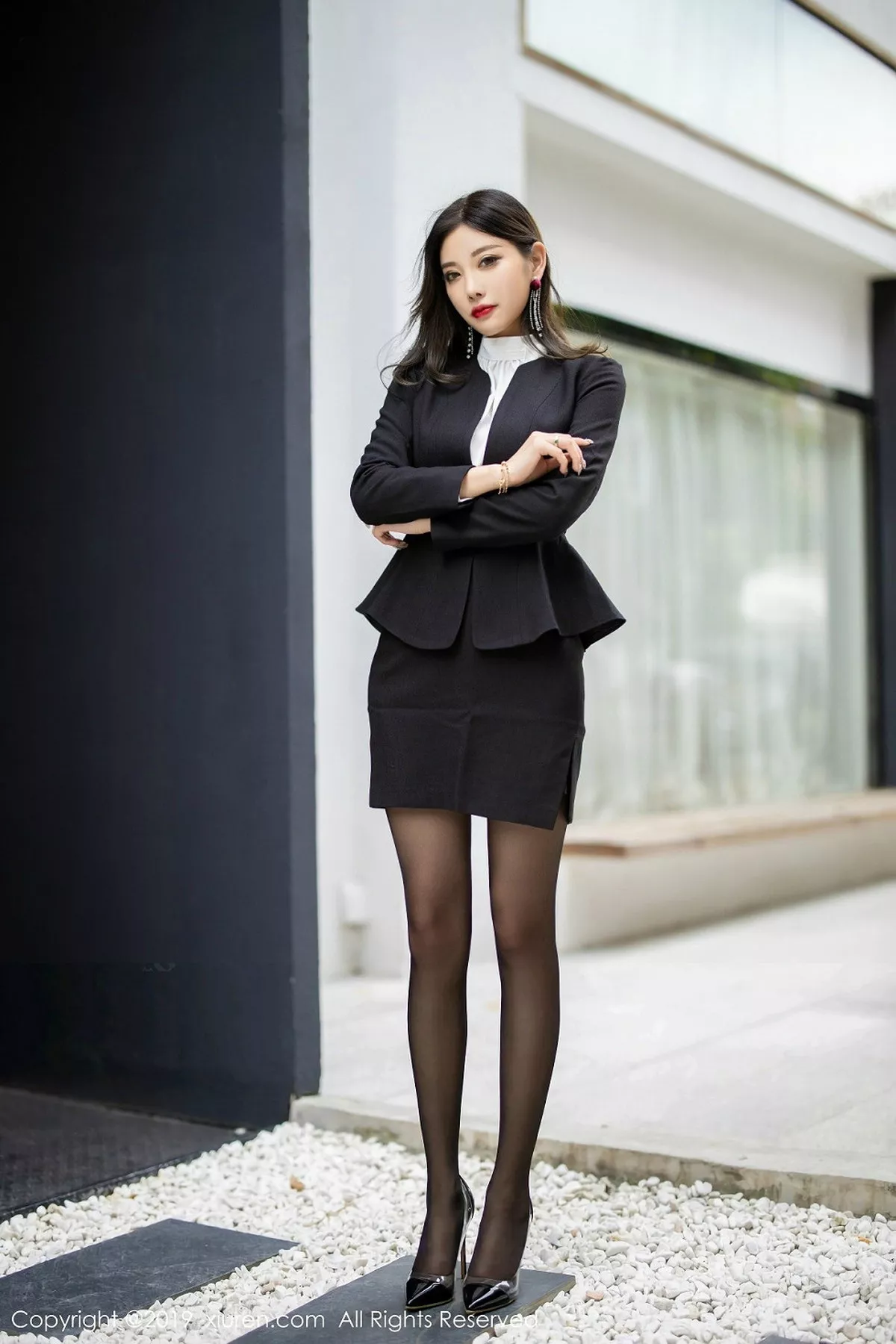 秀人集.com_[XiuRen秀人网]No.1616_女神杨晨晨sugar性感秘书装扮黑丝袜秀翘臀美腿完美诱惑写真51P