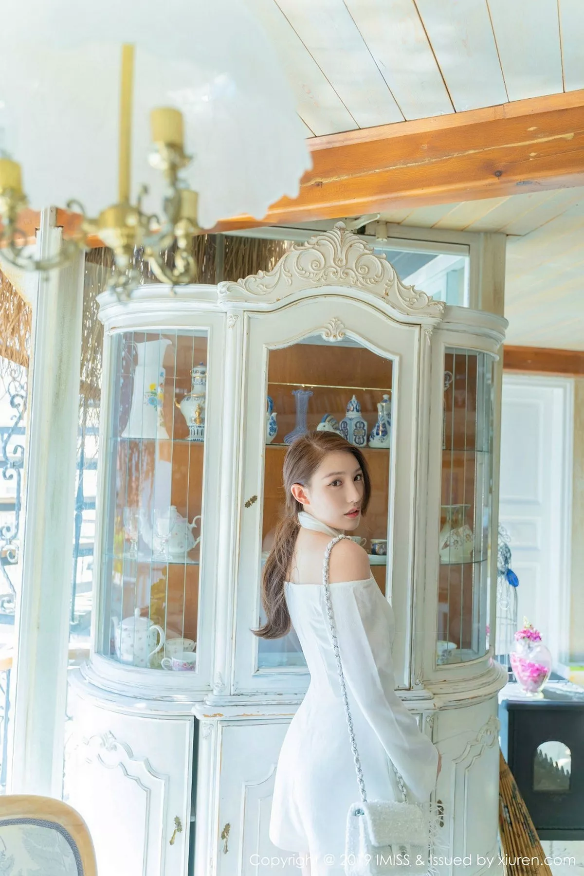 秀人集.com_[IMISS爱蜜社]Vol.368_女神Lynn刘奕宁土耳其旅拍户外白色比基尼秀完美身材诱惑写真39P