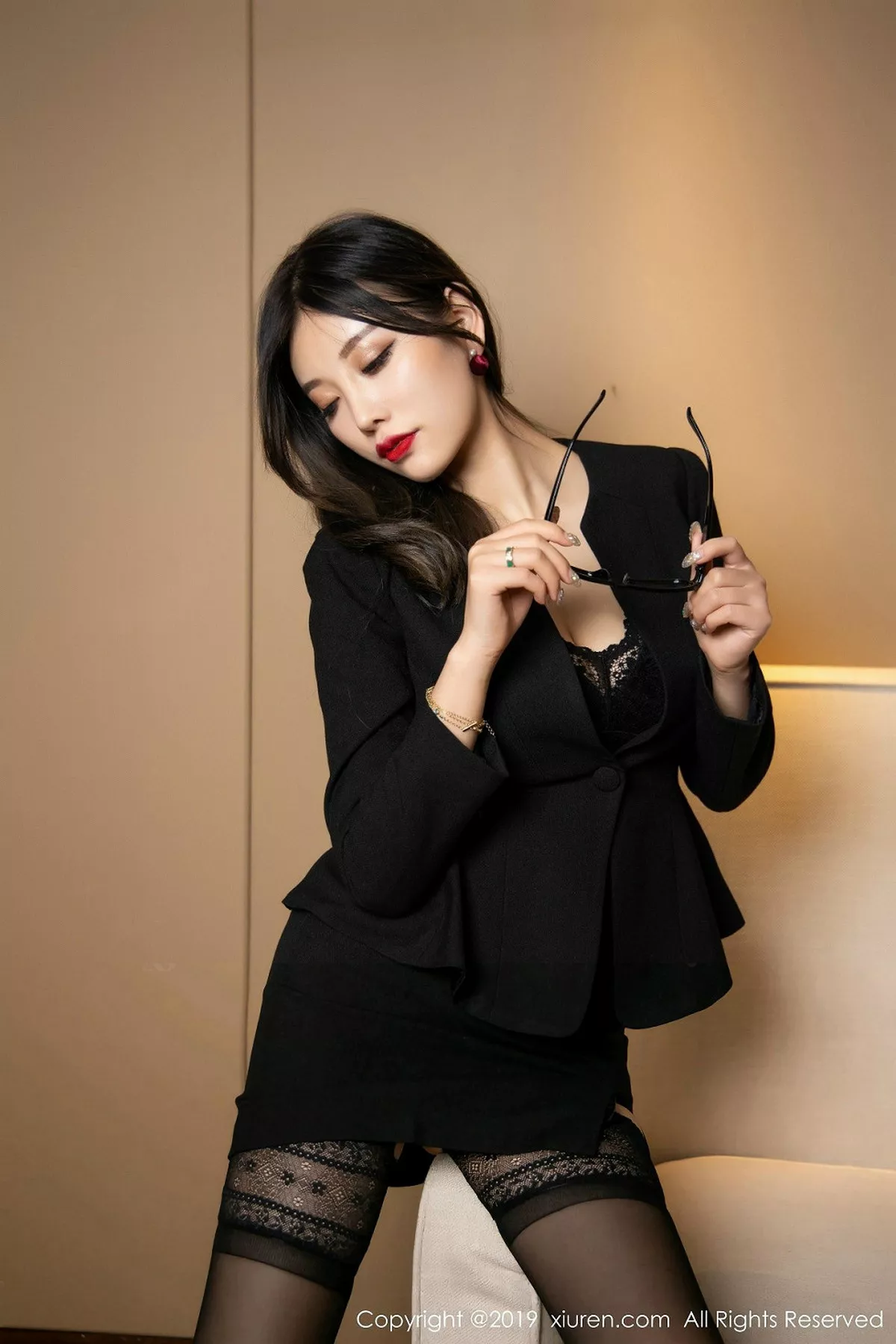 秀人集.com_[XiuRen秀人网]No.1616_女神杨晨晨sugar性感秘书装扮黑丝袜秀翘臀美腿完美诱惑写真51P