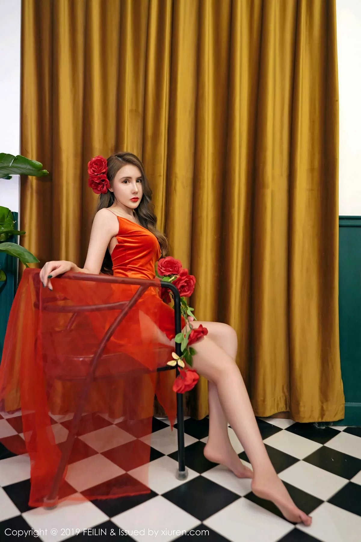 秀人集.com_[FeiLin嗲囡囡]Vol.200_嫩模伍月may私房红色连身裙+白衬衣制服秀苗条身材性感写真50P