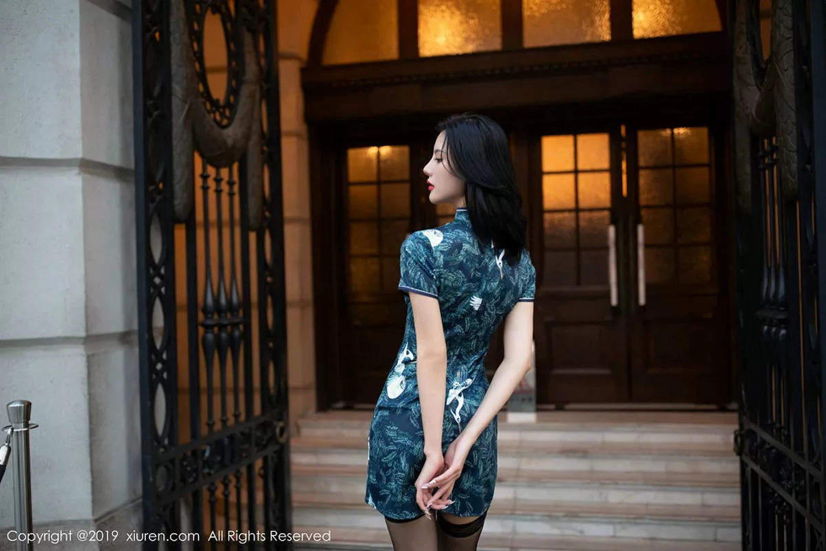秀人集.com_[XiuRen秀人网]No.1607_嫩模就是阿朱啊私房古典韵味旗袍半脱真空露翘臀屁沟诱惑写真88P