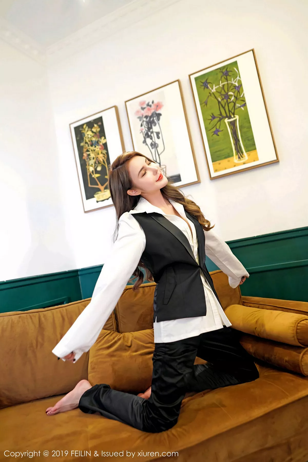 秀人集.com_[FeiLin嗲囡囡]Vol.200_嫩模伍月may私房红色连身裙+白衬衣制服秀苗条身材性感写真50P