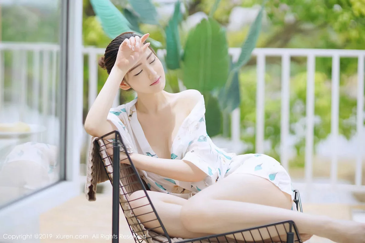 秀人集.com_[XiuRen秀人网]No.1613_嫩模沈梦瑶户外阳台椅子上真空魅惑睡衣露火辣身材诱惑写真50P