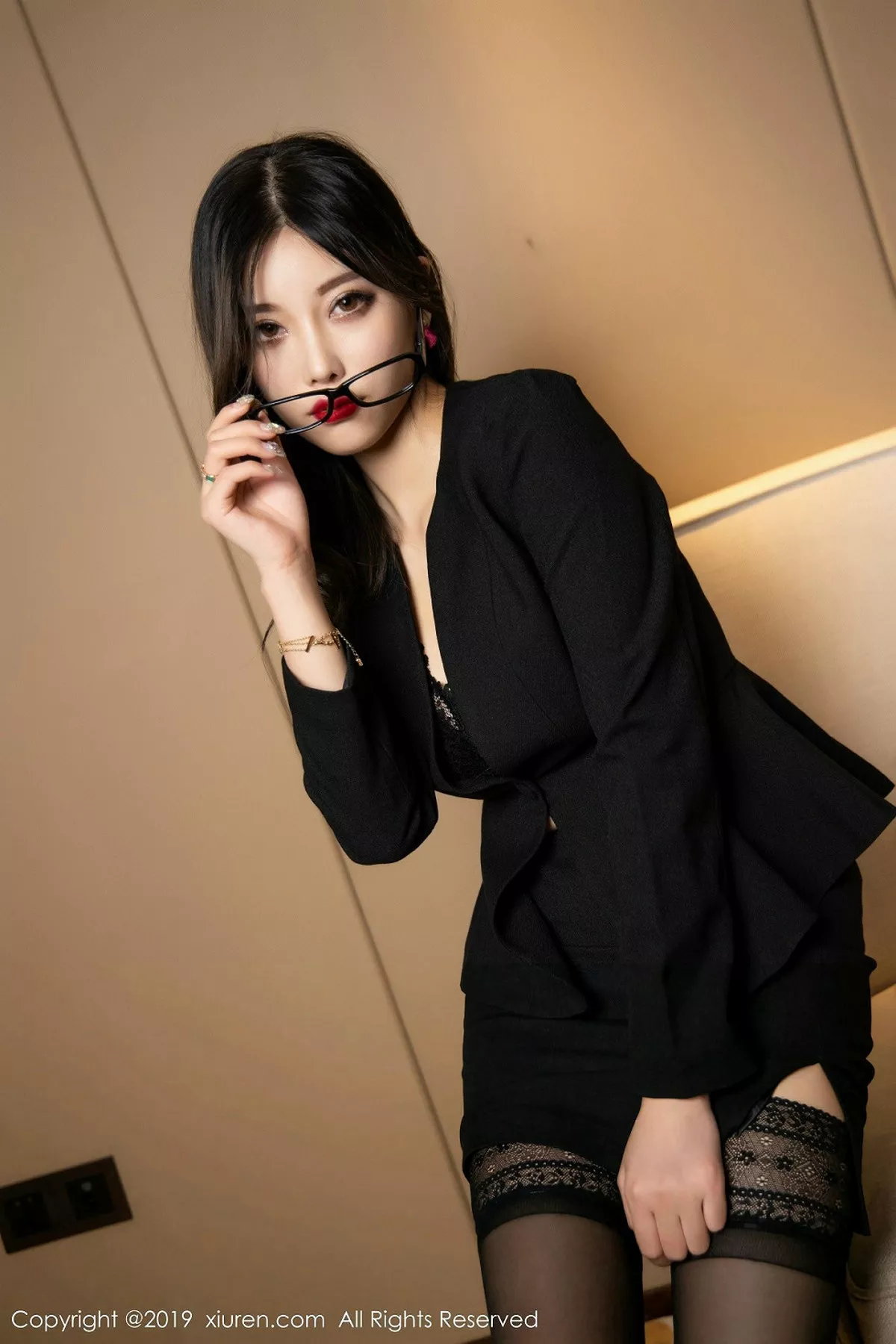 秀人集.com_[XiuRen秀人网]No.1616_女神杨晨晨sugar性感秘书装扮黑丝袜秀翘臀美腿完美诱惑写真51P