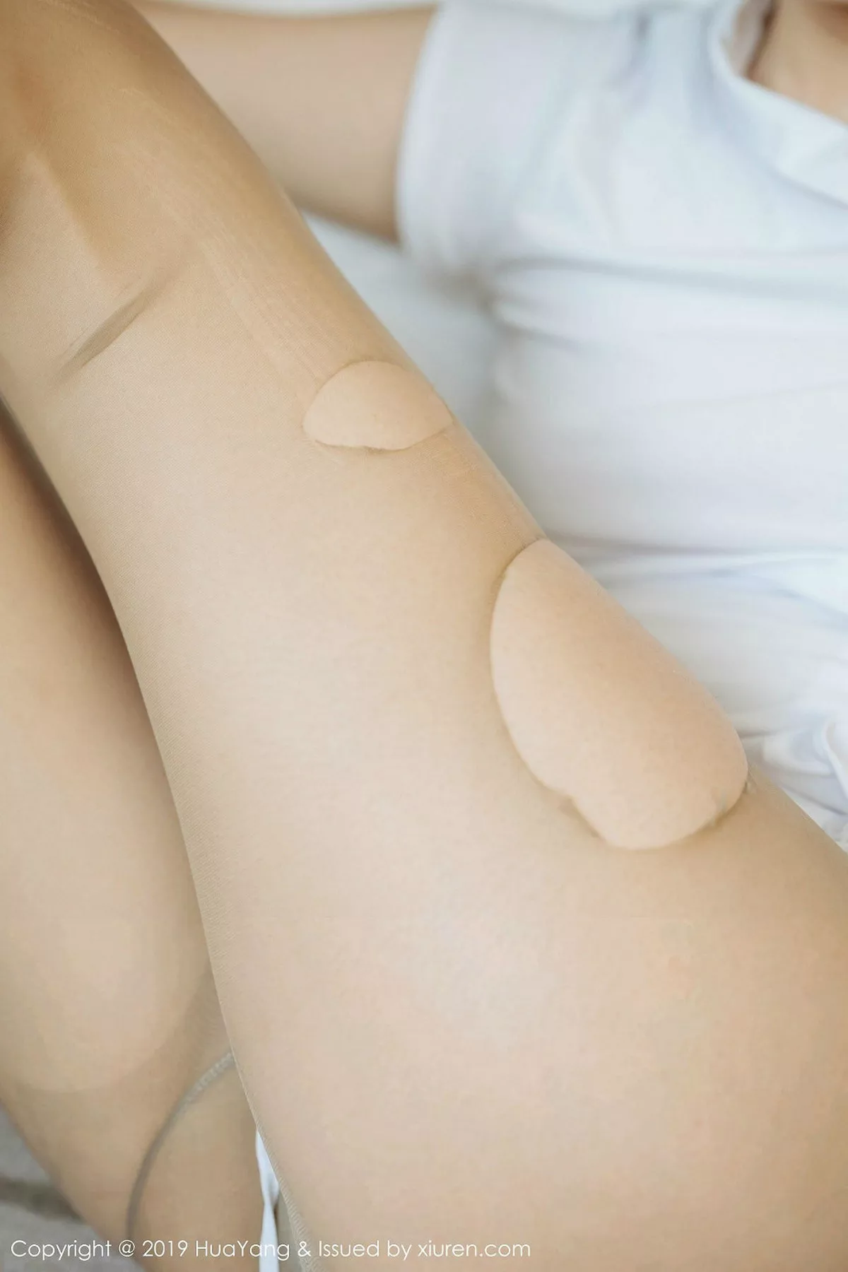 秀人集.com_[HuaYang花漾]Vol.166_嫩模艺轩私房性感护士装肉丝裤袜乱剪破洞撩人诱惑写真60P